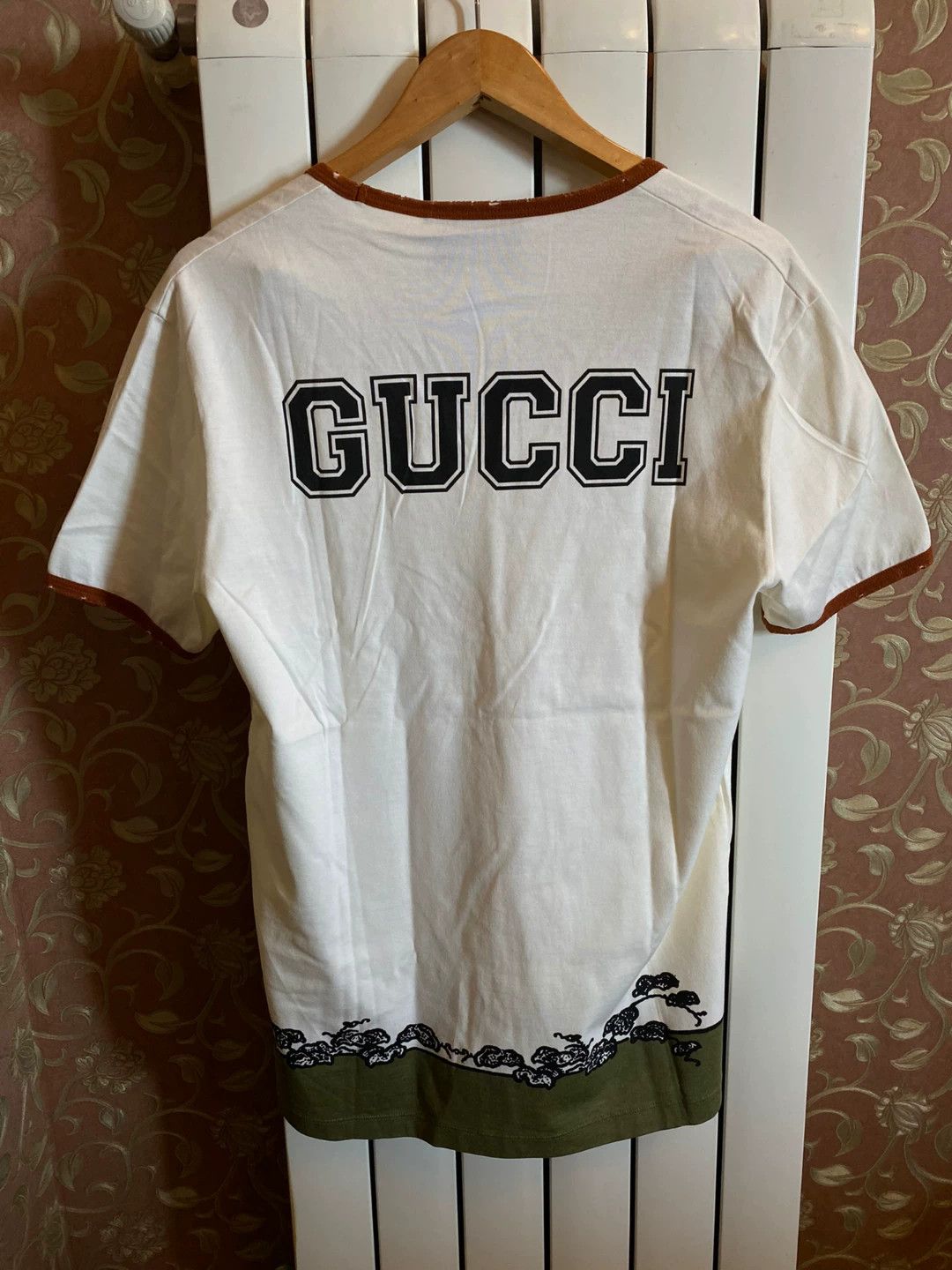 Gucci Gucci Distressed Slim Short Sleeve T-Shirt (L, Authentic) Size L / US 10 / IT 46 - 3 Thumbnail