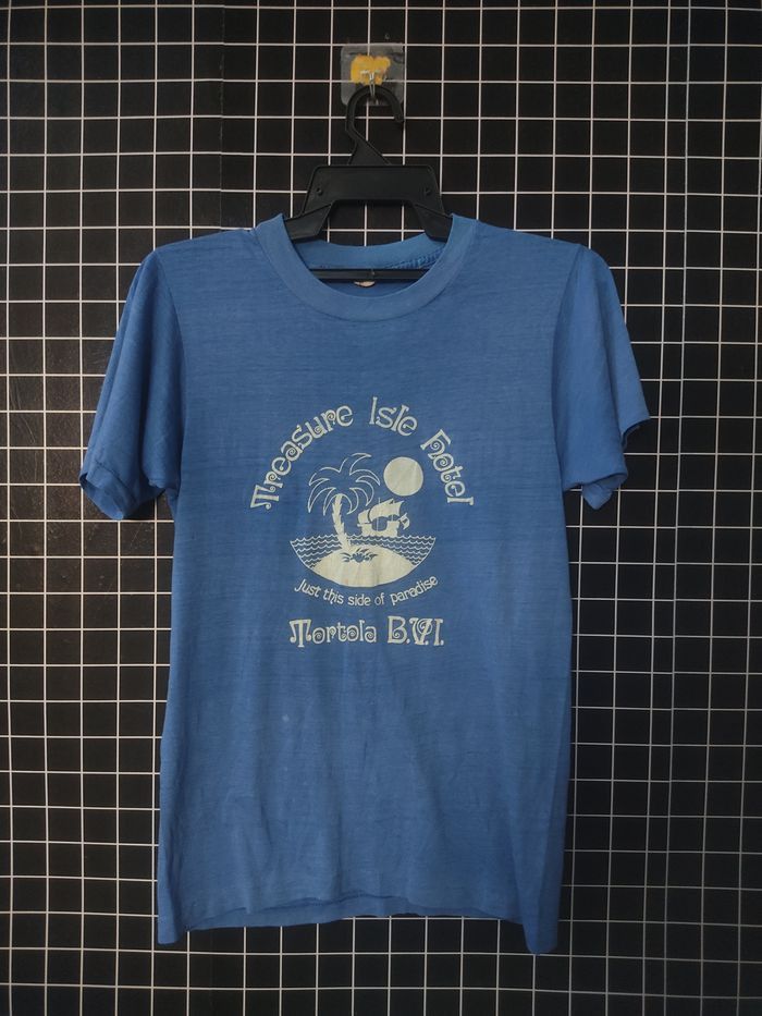 Vintage Vintage Treasure Isle Hotel T-shirt Size US S / EU 44-46 / 1 - 1 Thumbnail