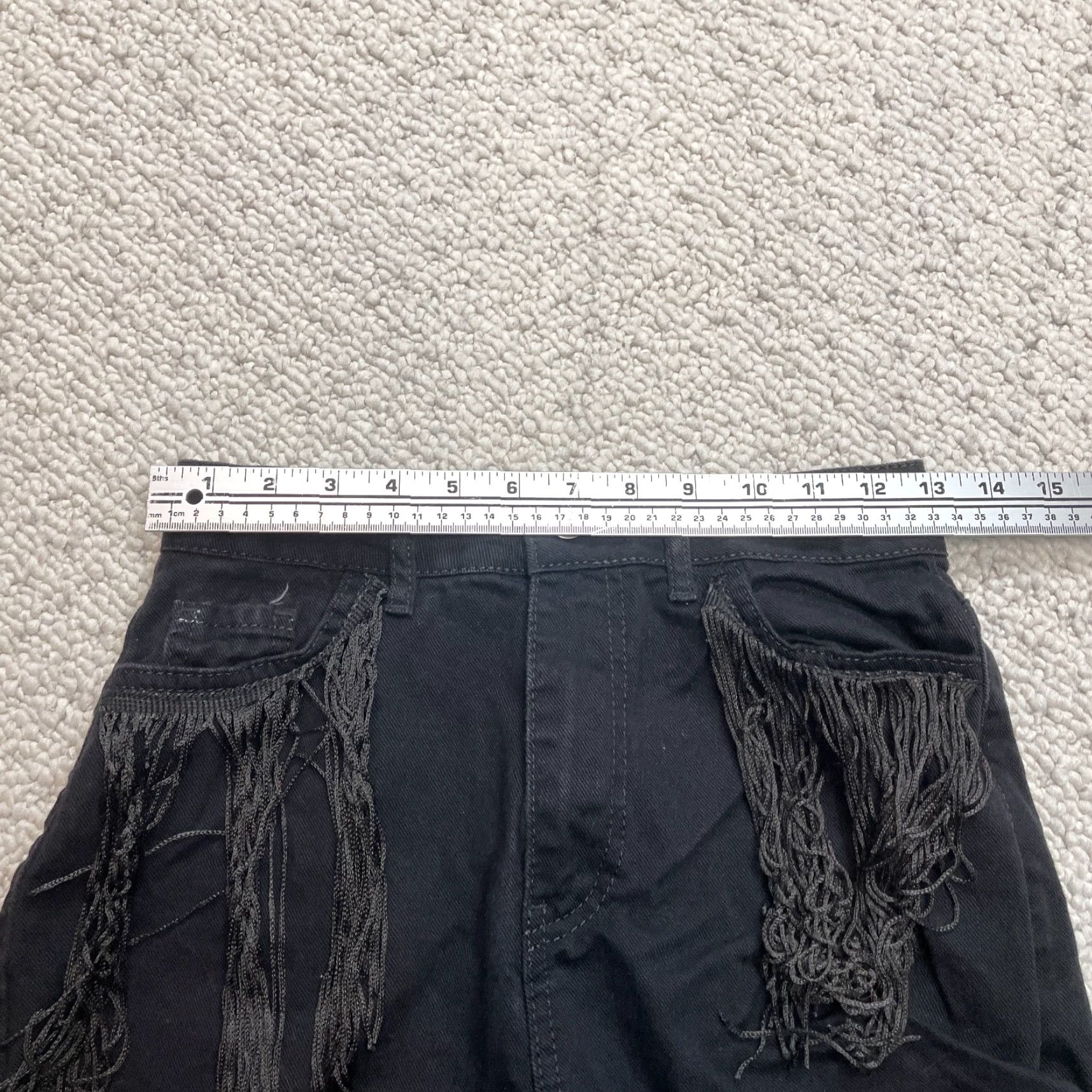 Boohoo Boohoo Blue Women’s Black Cutoff Jean Shorts Distressed Size 2 Fringed Raw Denim 3 in Inseam High Rise (Casual Party Travel) Mens? Size 26" / US 2 / IT 38 - 2 Thumbnail