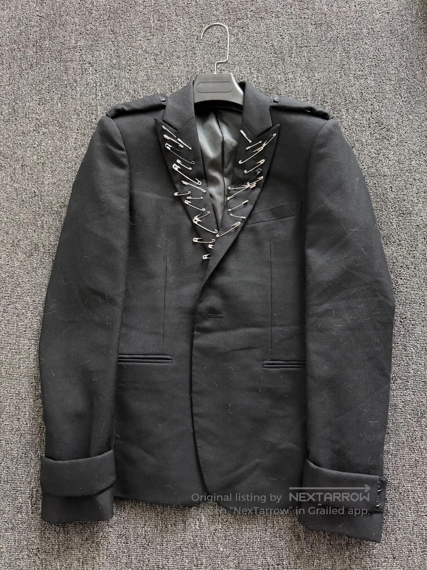 Pledge Black Gun Collar Suit by Pledge. Size M / US 6-8 / IT 42-44 - 1 Thumbnail