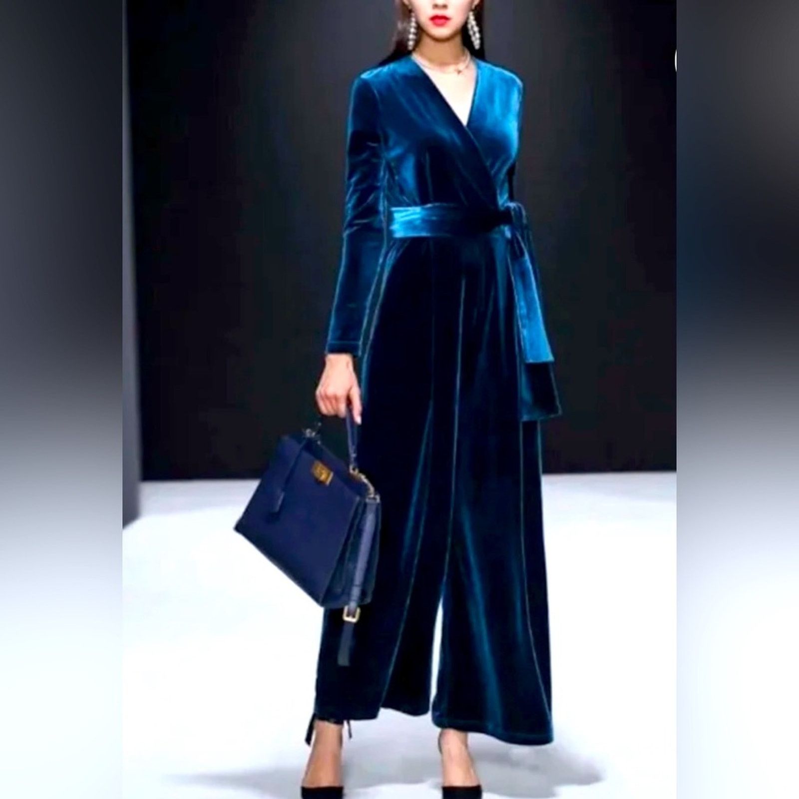 & Other Stories Velvet jumpsuit Small New w tags ! Size S / US 4 / IT 40 - 1 Preview