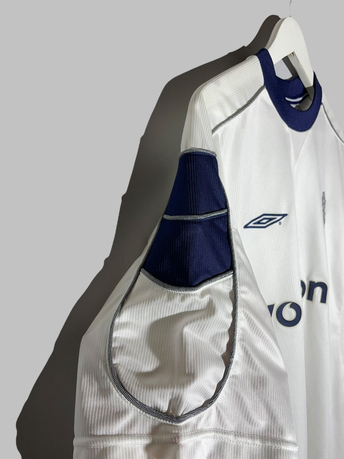 Umbro × Vintage Manchester United Umbro 2000/01 Away Vintage Football Shirt Size US L / EU 52-54 / 3 - 9 Thumbnail
