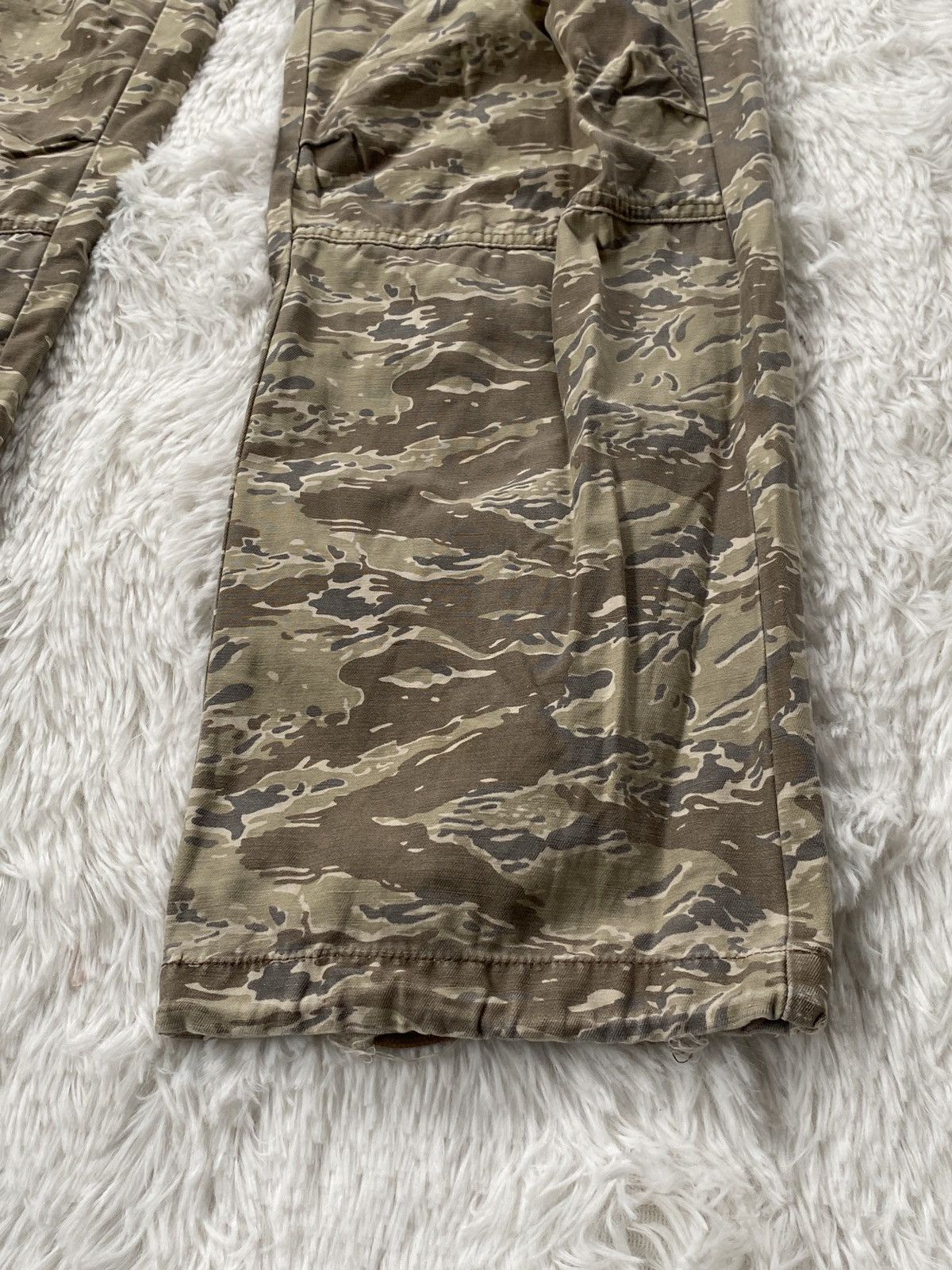 Uniqlo NICE🔥UNIQLO Tiger Stripe Camo Military Cargo pant Size US 32 / EU 48 - 8 Thumbnail