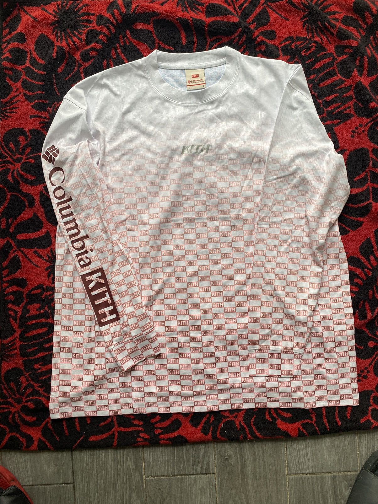 image of Columbia Deflector 2.0 Longsleeve Shirt Large in Red Velvet, Men's