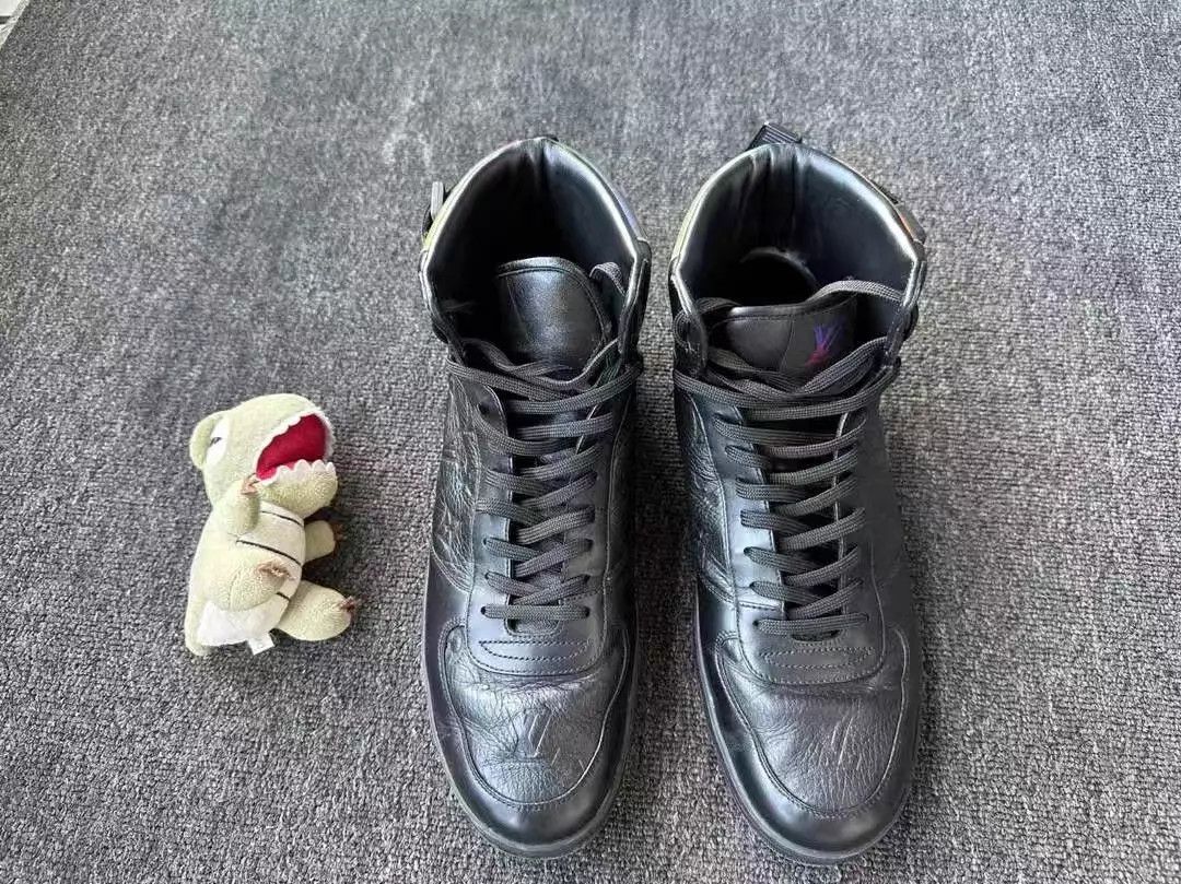 Louis Vuitton LV colorful monogram high-top sneaker 43 like new Size US 10 / EU 43 - 5 Thumbnail