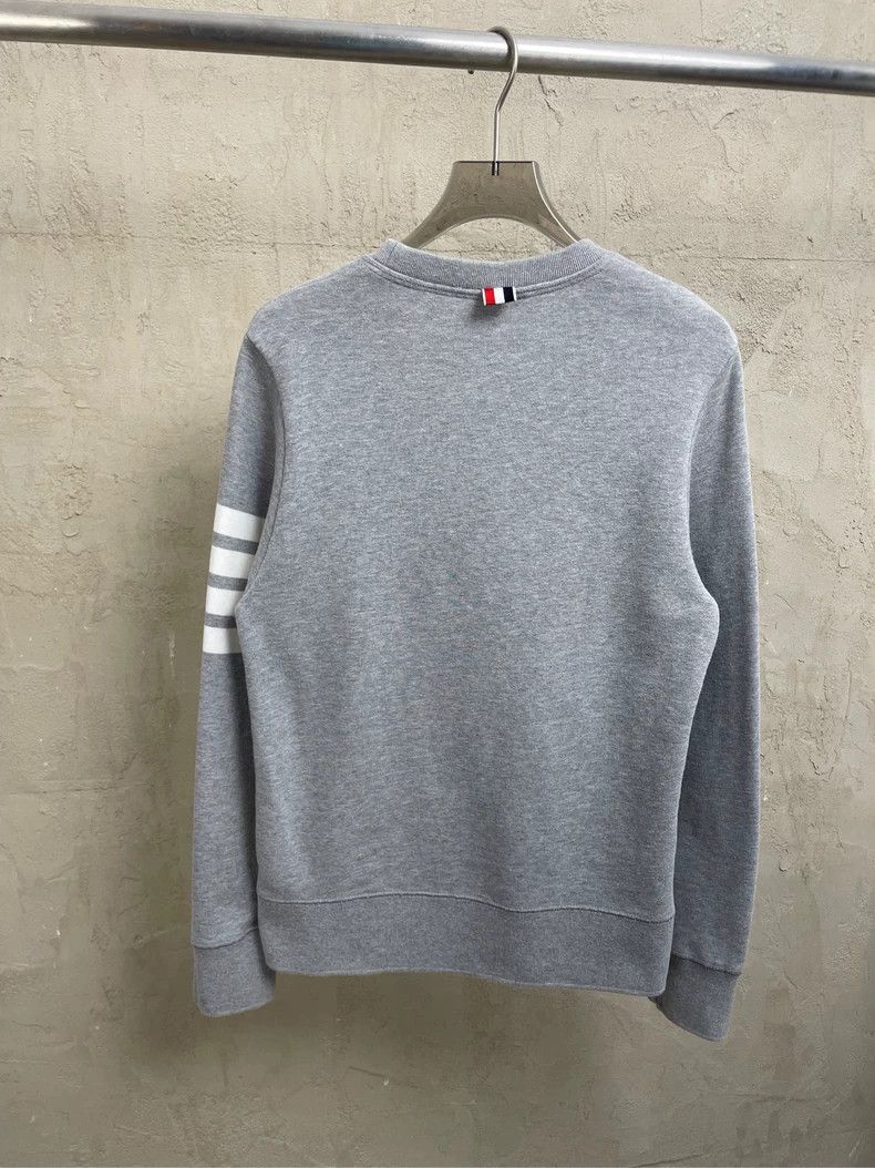Thom Browne Thom browne Gray four-striped round-neck sweatshirt 2504-Ne Size US S / EU 44-46 / 1 - 2 Thumbnail