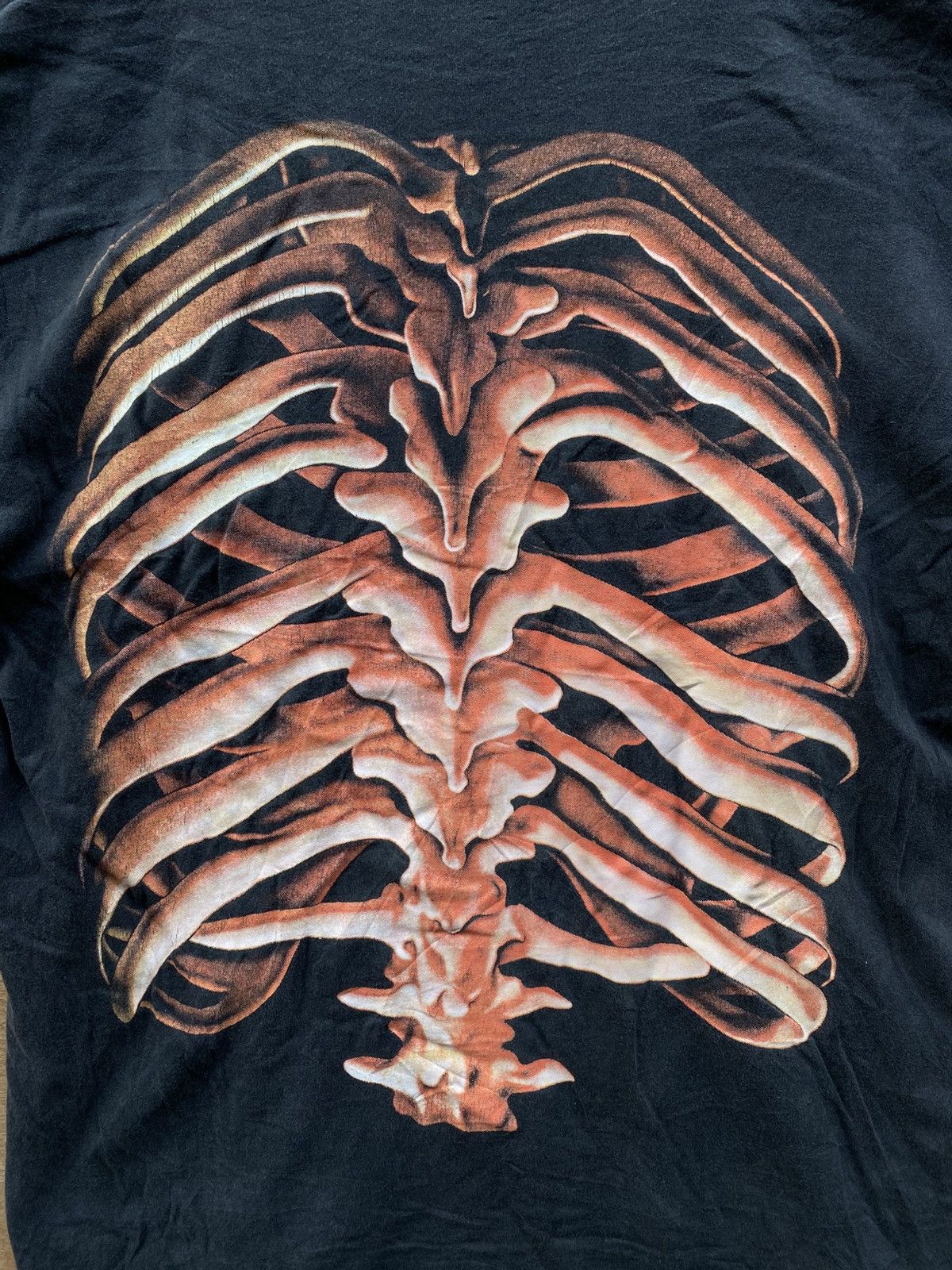 2000s y2k skull & backbone printed tshirt by title shop