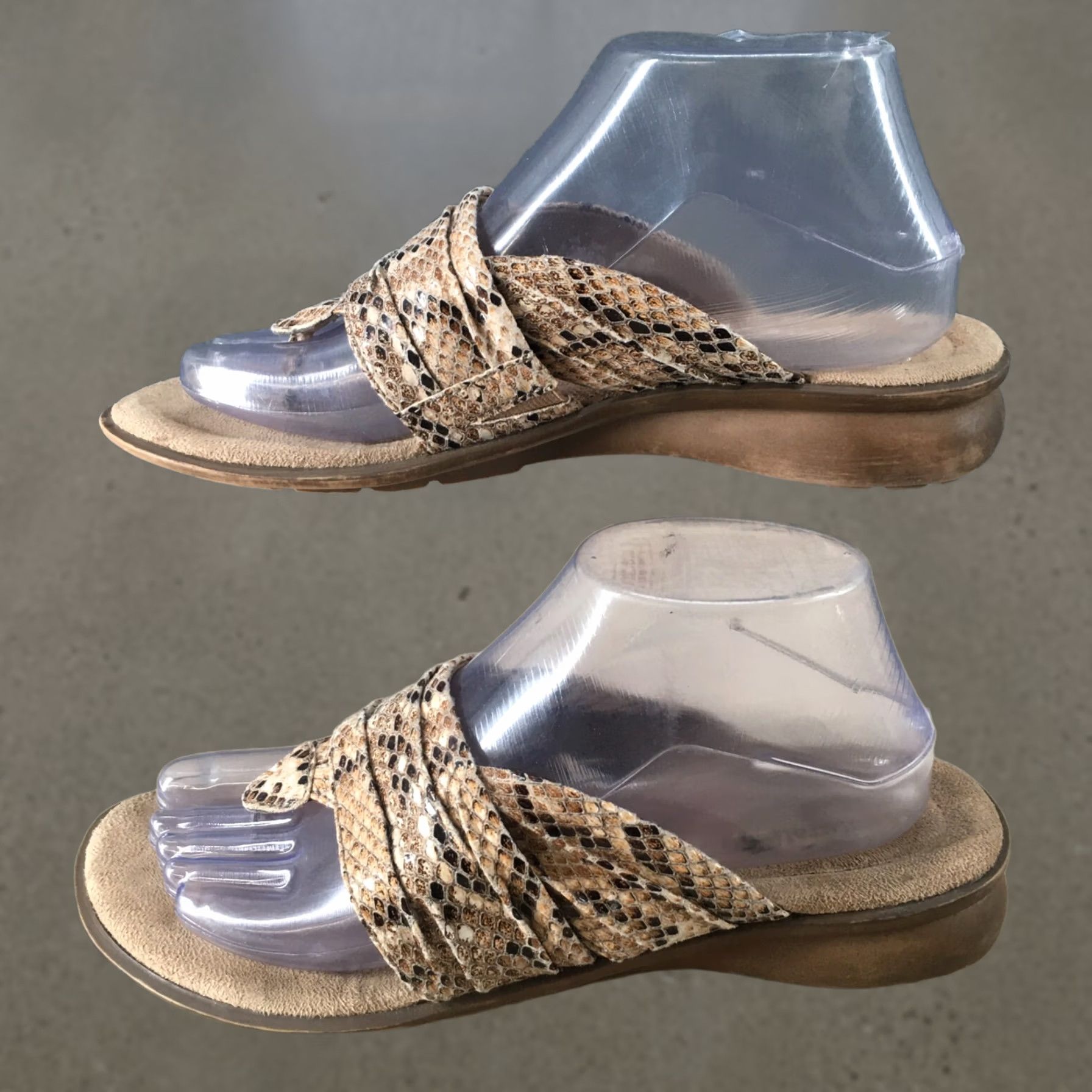 Naturalizer Naturalizer Joi Sandals Womens 8.5 M Casual Slip On Thong Brown Faux Leather Straps Size US 9 / IT 39 - 1 Thumbnail