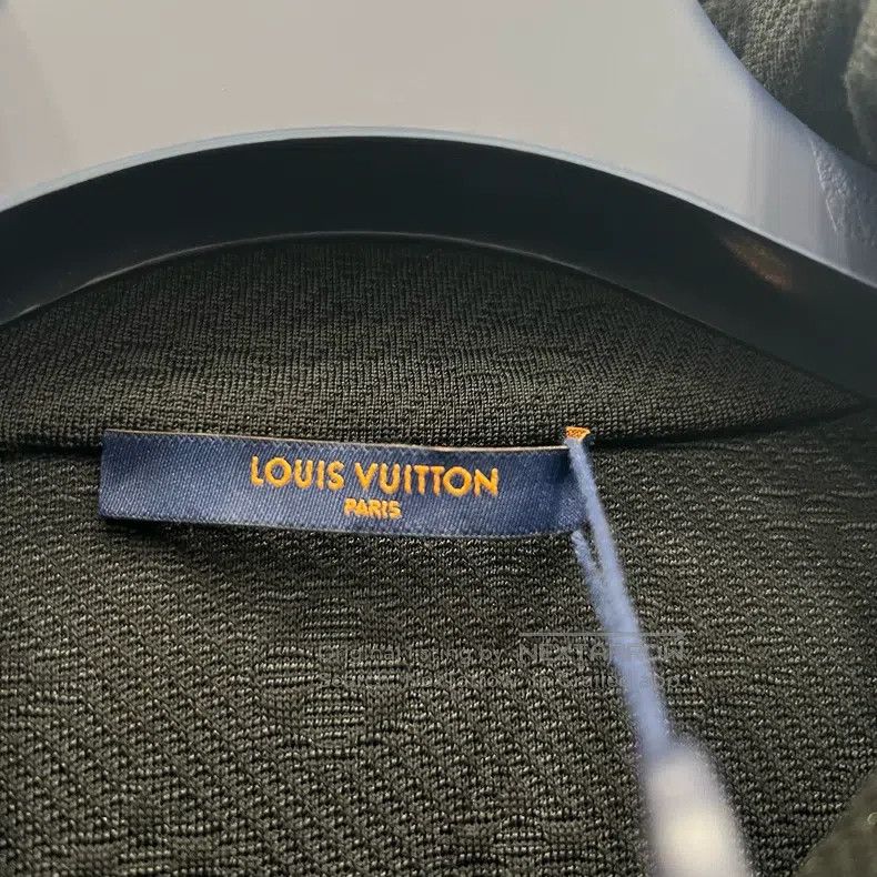 Louis Vuitton Louis Vuitton Embossed dark pattern full logo jacket Size US L / EU 52-54 / 3 - 5 Thumbnail