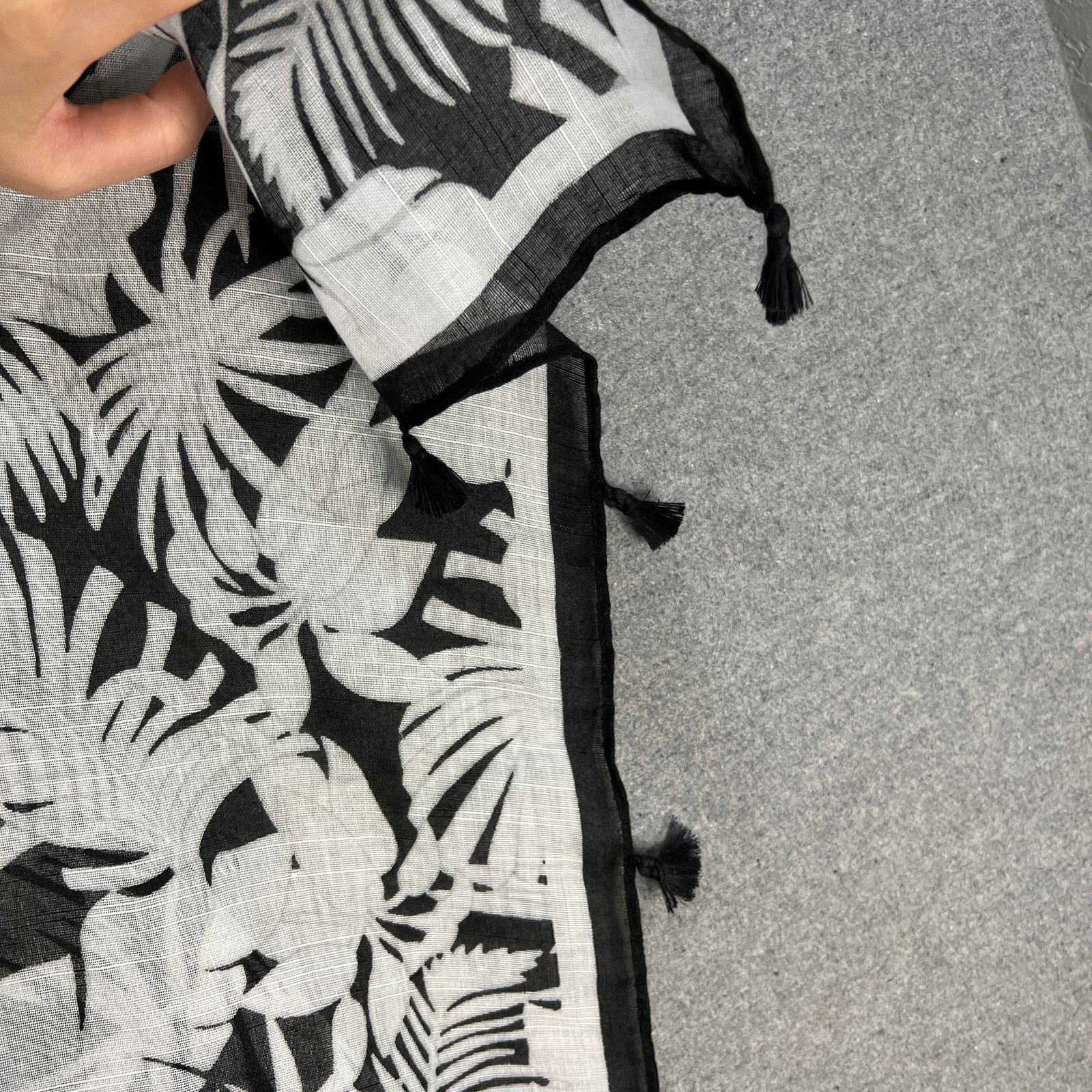 Lands' End Lands End Sarong Cover-Up WhiteBlack Palm Scarve, One Size Size ONE SIZE - 9 Thumbnail
