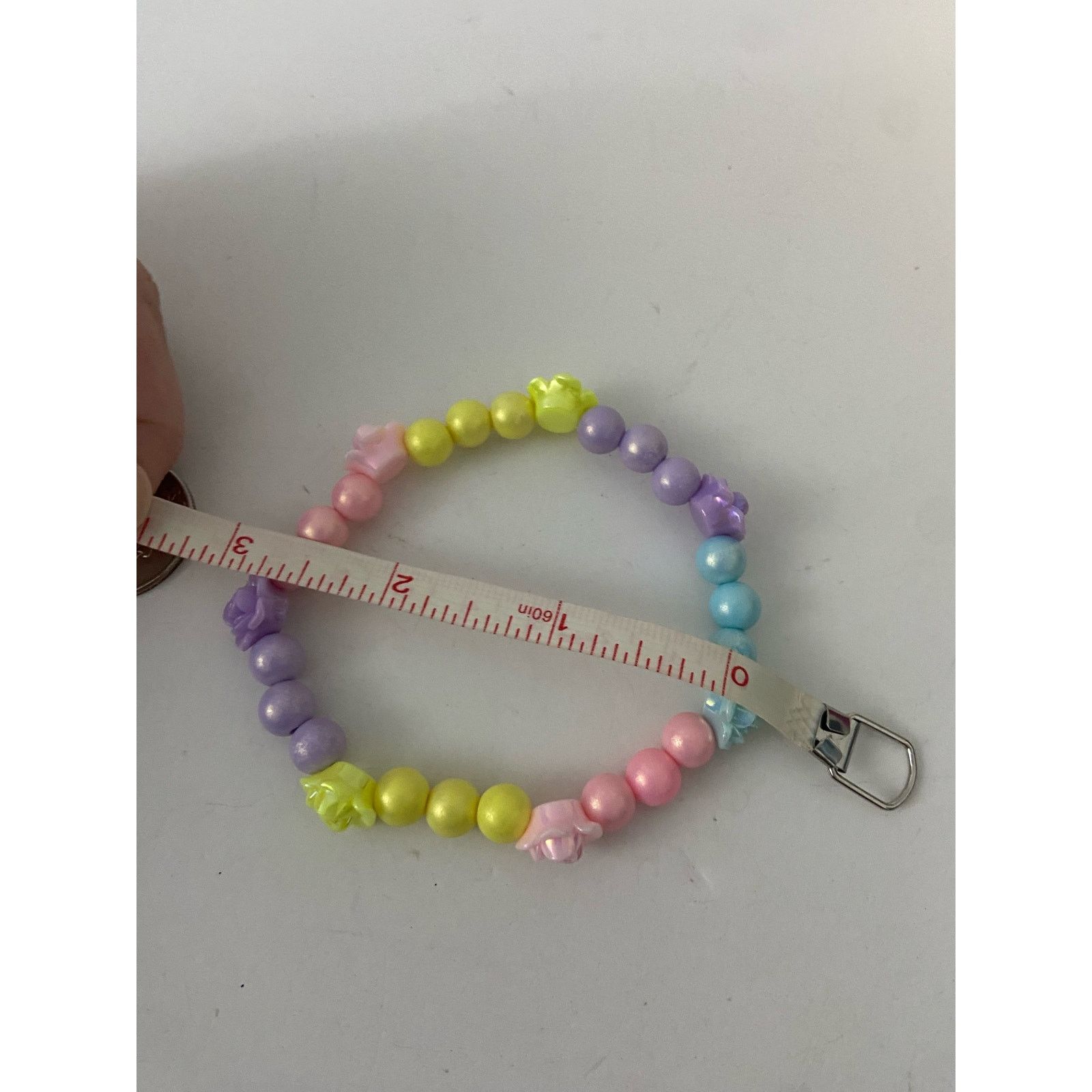 Handmade pastel bead bracelet with flowers Size ONE SIZE - 4 Thumbnail