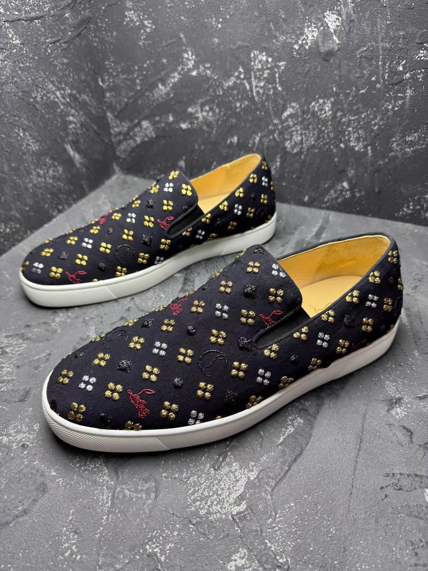 Clarks ChristianLouboutinEmbroideredWovenAll-OverPrintSlip-Ons Q10 Size US 10 / EU 43 - 1 Thumbnail
