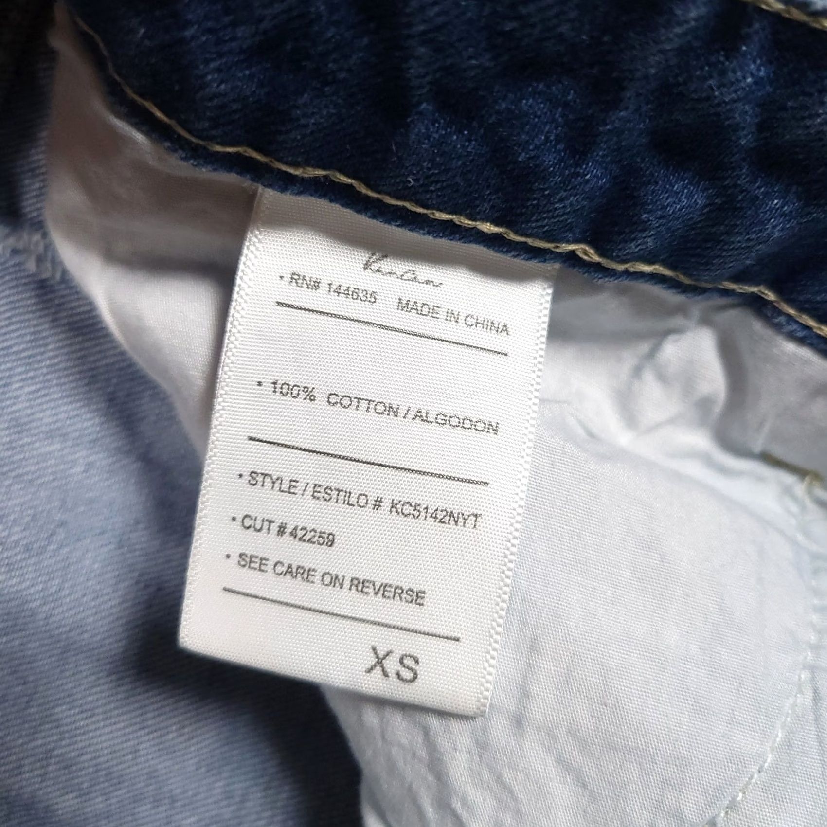 Vintage VINTAGE KanCan Shorts Womens XS Blue Distressed Denim High Rise Raw Hem Ripped Cutoff Size 26" / US 2 / IT 38 - 5 Thumbnail