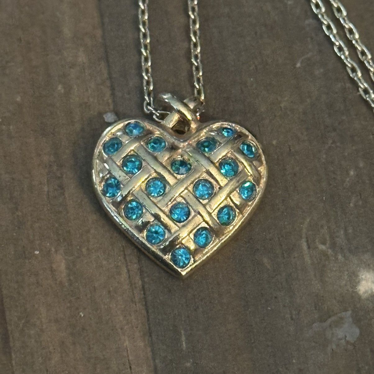 Other Avon gold rhinestones basketweave heart pendant necklace Size ONE SIZE - 3 Thumbnail