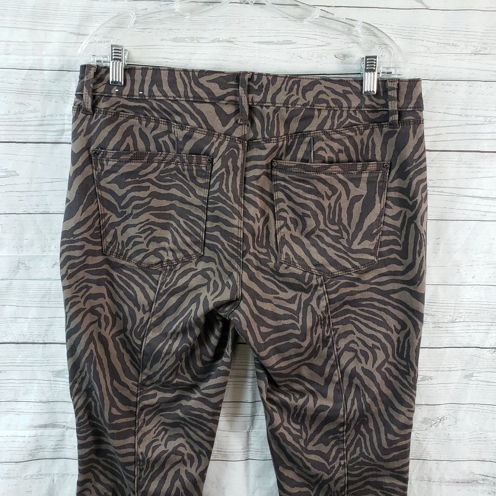 White House Black Market White House Black Market Jeans Womens Skinny Crop Sz 12 Brown Animal Print Size 34" / US 12 / IT 48 - 4 Thumbnail