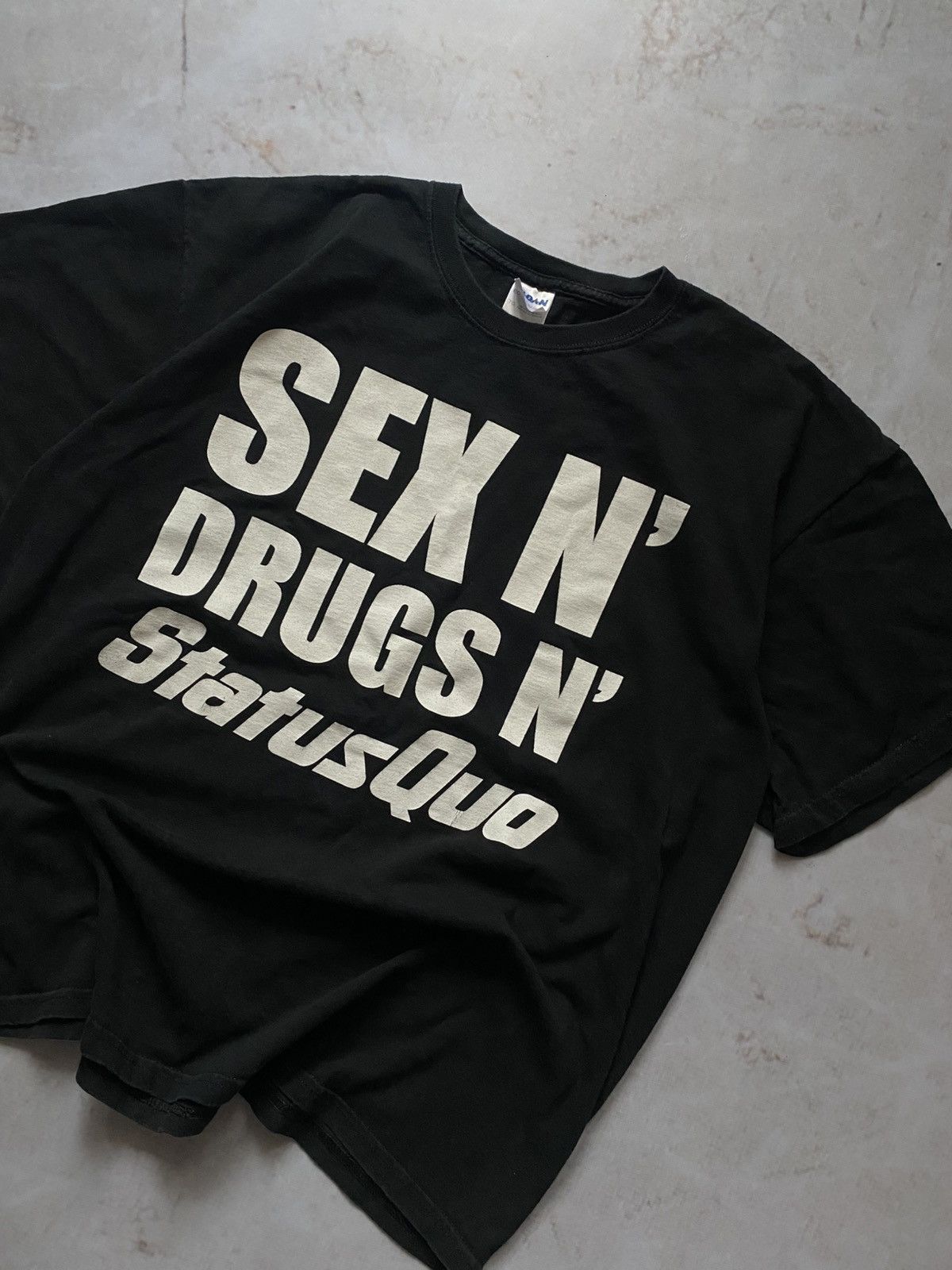 Band Tees × Vintage Vintage Sex Drugs Status Qwo Y2k Humor Art Rock Band T-Shirt Size US XL / EU 56 / 4 - 2 Thumbnail