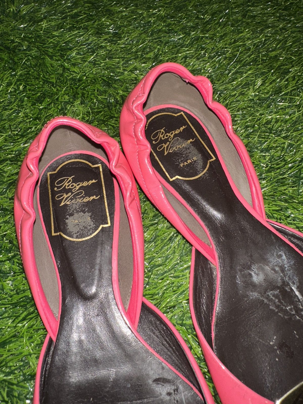 Roger Vivier Roger Vivier Dorsay patent leather ballet flats size 37.5 Size US 7.5 / IT 37.5 - 7 Thumbnail