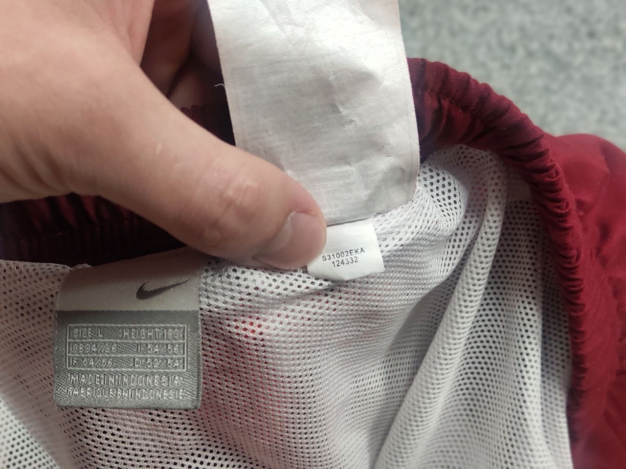 Nike Vintage Nike casual shorts with pockets matte red Y2K Style Size US 34 / EU 50 - 11 Thumbnail