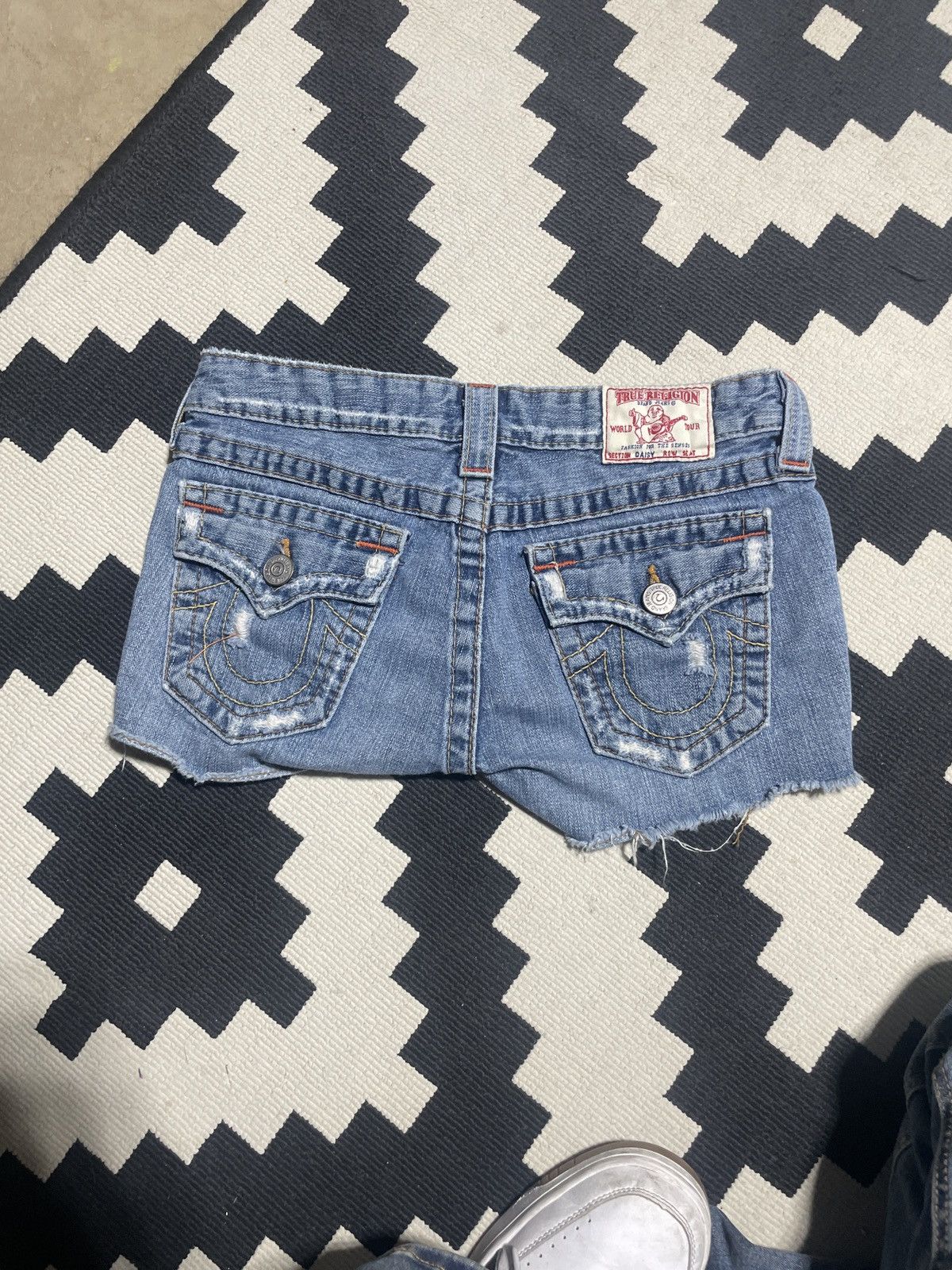 True Religion True Religion Denim Shorts Size 26" / US 2 / IT 38 - 2 Thumbnail