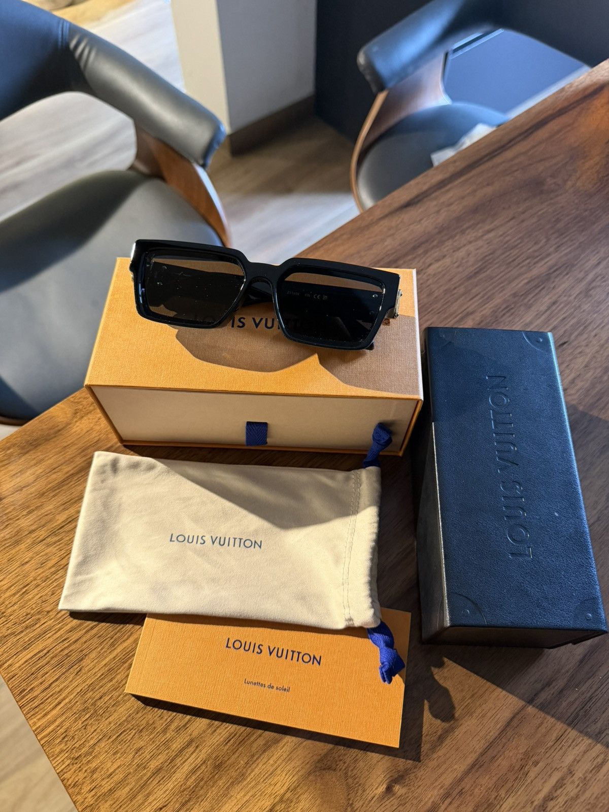 Louis Vuitton Louis Vuitton 1.1 Millionaire - Black/Gold (Virgil Abloh) Size ONE SIZE - 12 Thumbnail