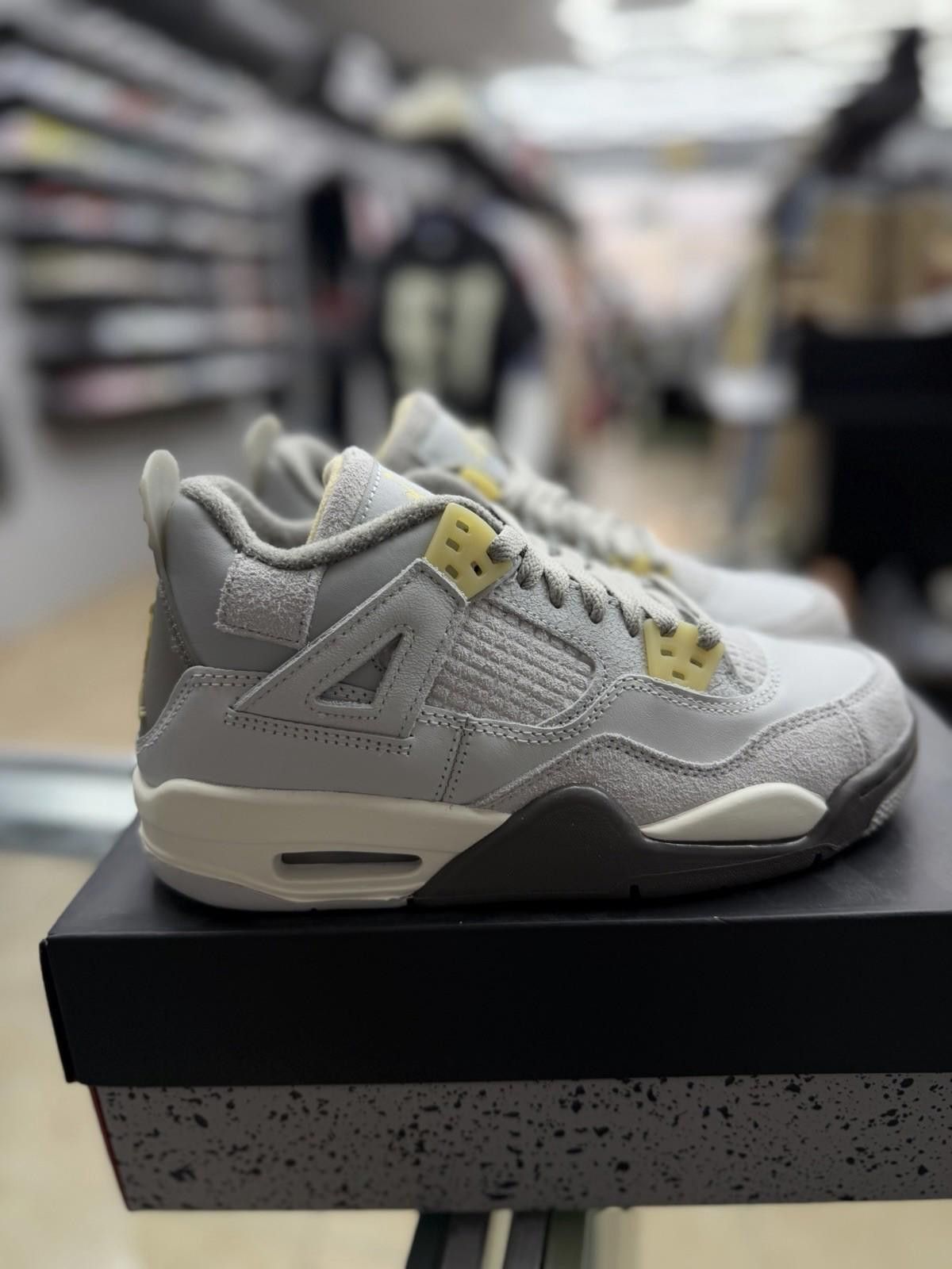 Jordan Brand Air Jordan 4 Retro SE Craft Photon Dust (GS) 5Y/6.5W Size US 5 / EU 37 - 3 Thumbnail