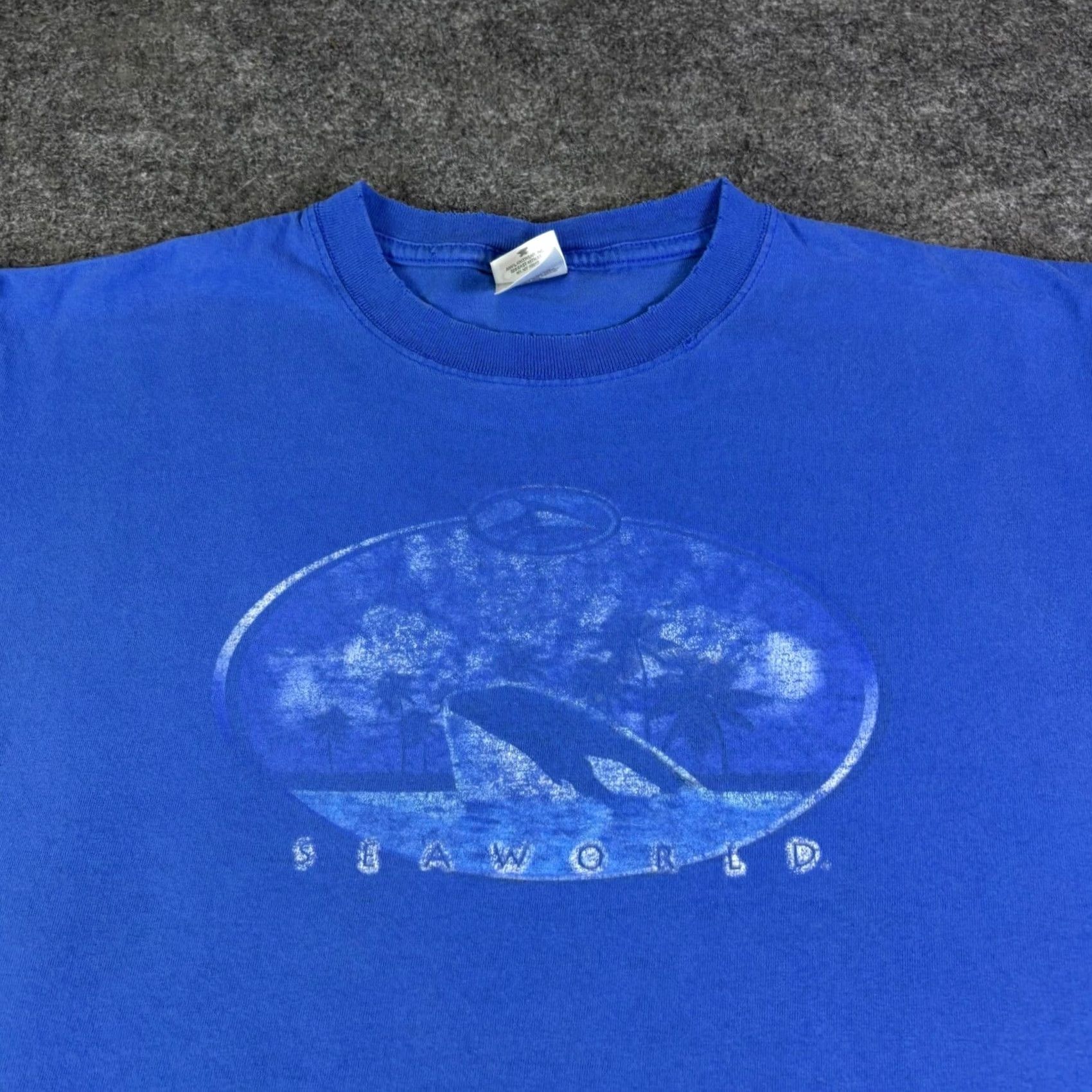 Anvil VINTAGE SeaWorld Whale Graphic T-Shirt Blue Distressed Anvil Tag Mens Large Beach Grunge 1990s Graphic Tee Mens L Blue Distressed SeaWorld Whale Size US L / EU 52-54 / 3 - 6 Thumbnail