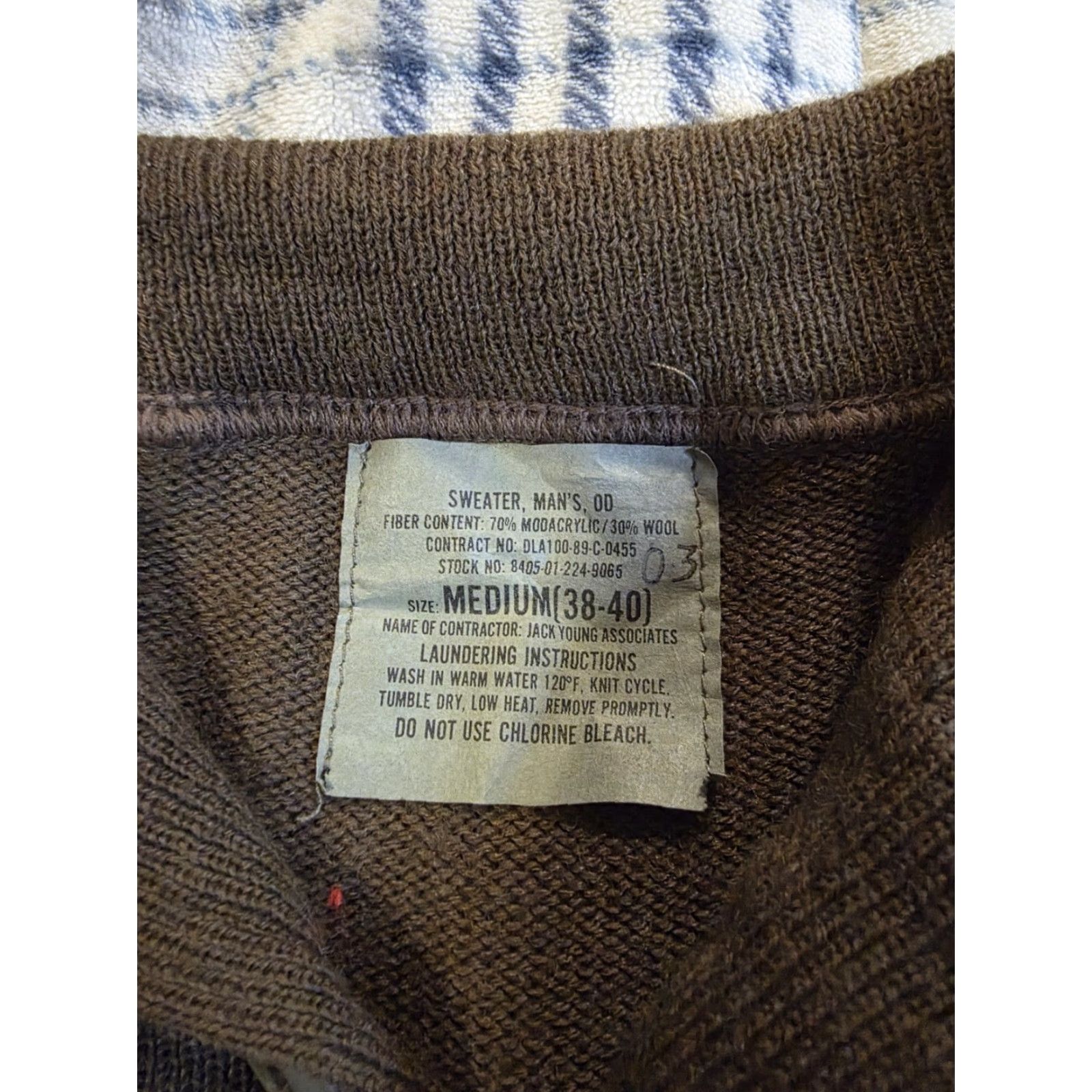 Vintage VINTAGE US Army Henley Sweater Wool Blend Men's Size Medium Brown 5 Button Mock Neck Slim Knit Long Sleeve Casual Workwear 80s Army USA Mens Size US M / EU 48-50 / 2 - 5 Thumbnail