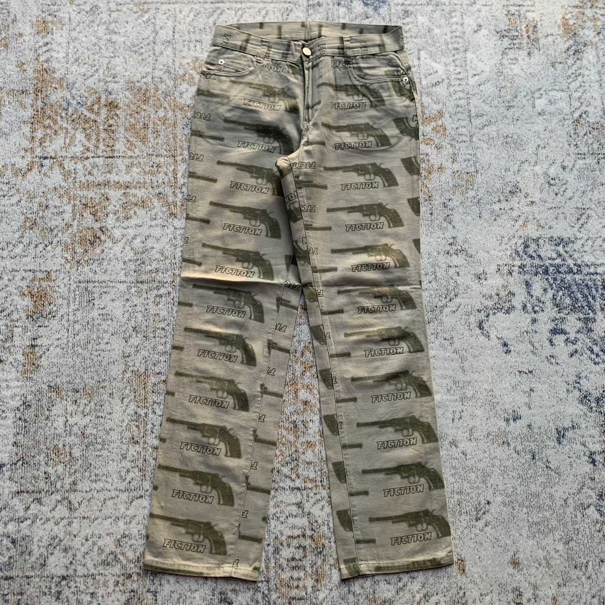 Japanese Brand Rare 2000s Algonquins "Gun Fiction" Full Printed Pants Size 29" - 1 Thumbnail