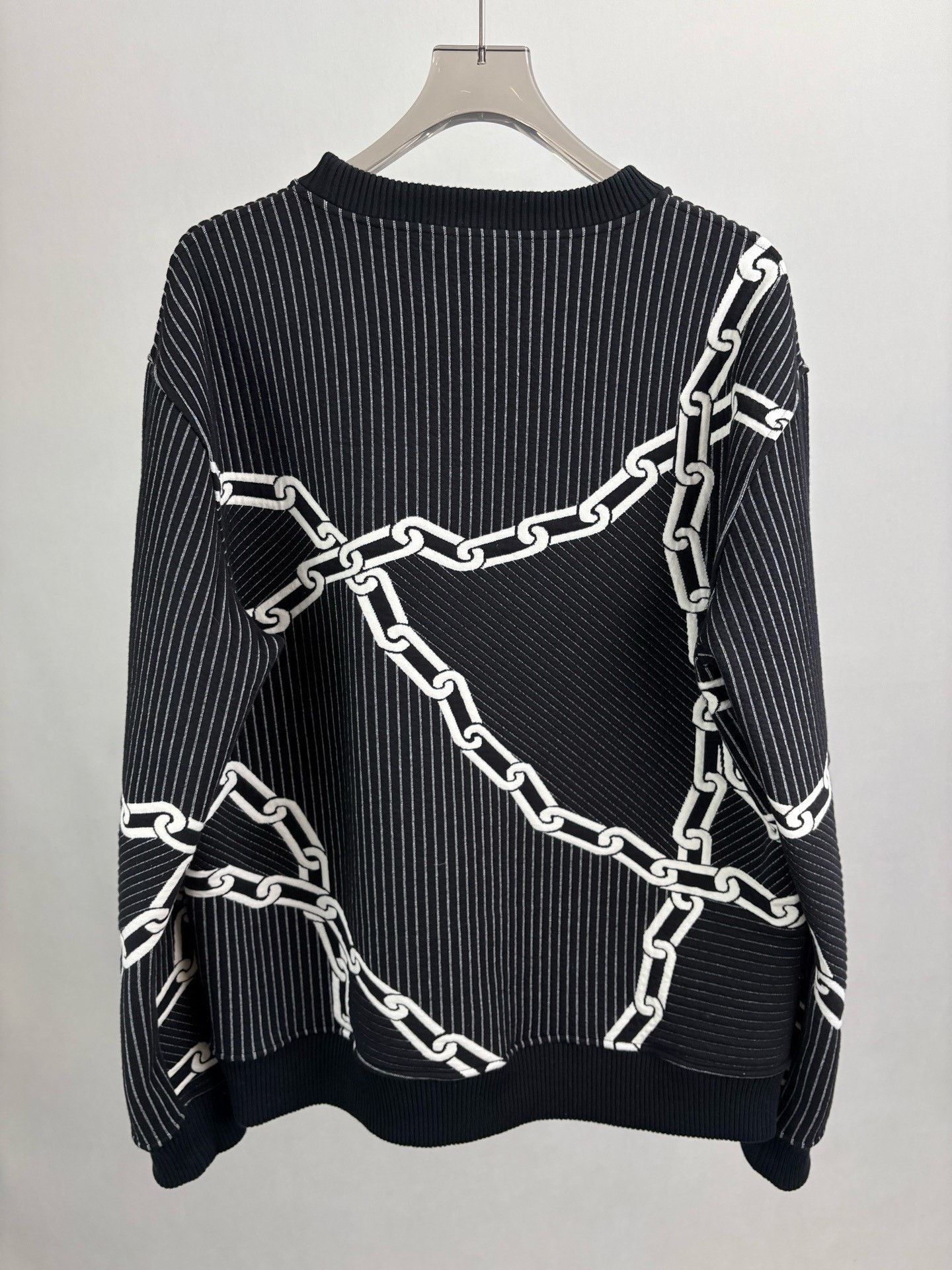 Louis Vuitton Louis Vuitton Chain Print Long Sleeve Sweatshirt Size US XL / EU 56 / 4 - 2 Thumbnail