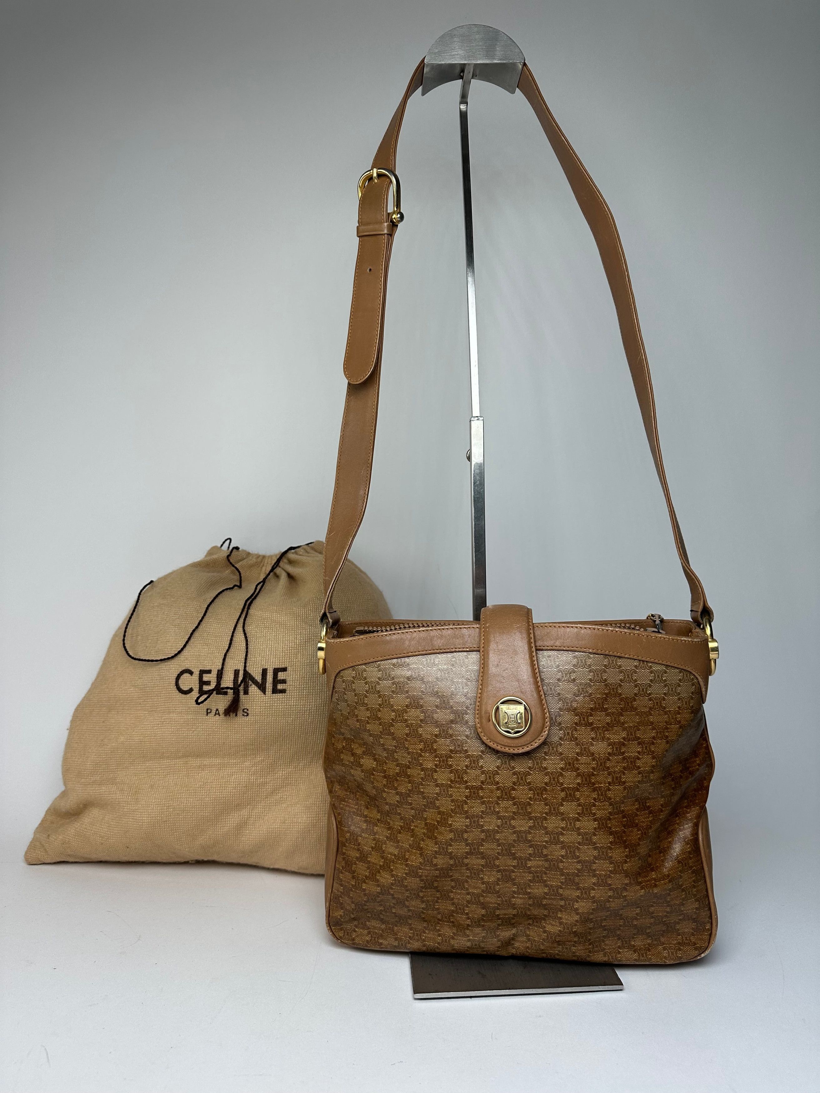 Celine Vintage Paris Triomphe Monogram Shoulder / Crossbody Bucket Size ONE SIZE - 1 Thumbnail