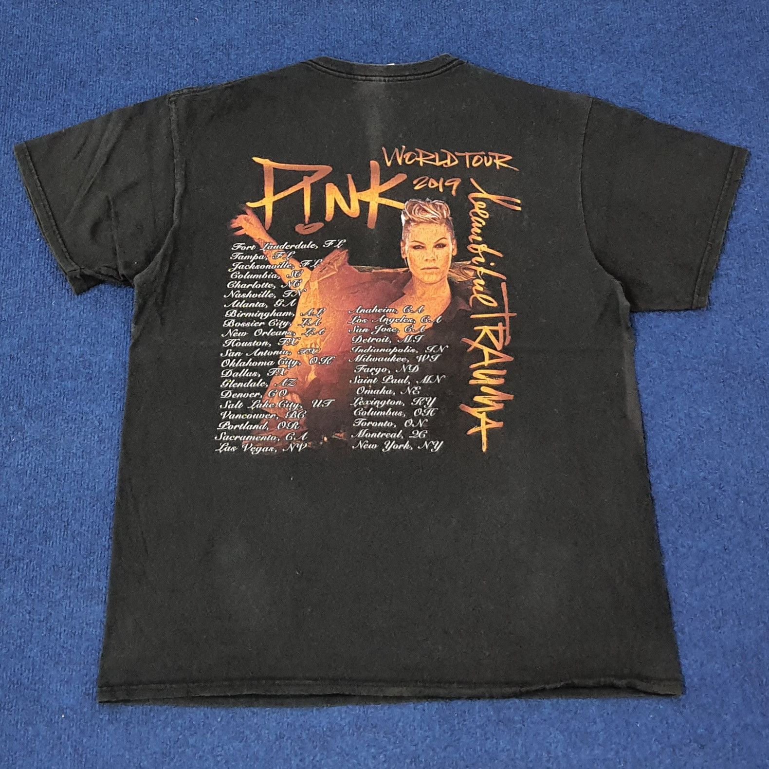 Band Tees × Vintage Vintage Pink World Tour 2019 Tshirt C219N16 Size US L / EU 52-54 / 3 - 3 Thumbnail