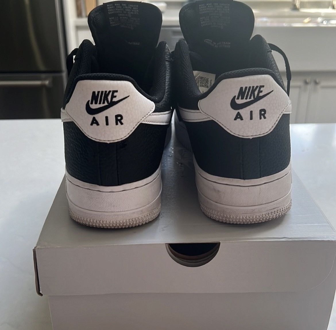 Nike Nike Air Force 1 Low '07 Black White Pebbled Leather Size US 11.5 / EU 44-45 - 5 Thumbnail