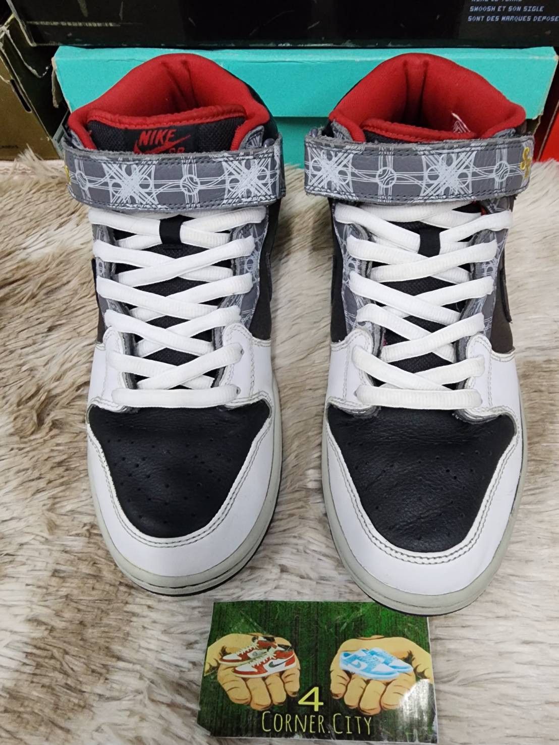 Nike Nike Sb Dunk Mid Beijing Triumvir X Fly Size US 10 / EU 43 - 2 Thumbnail