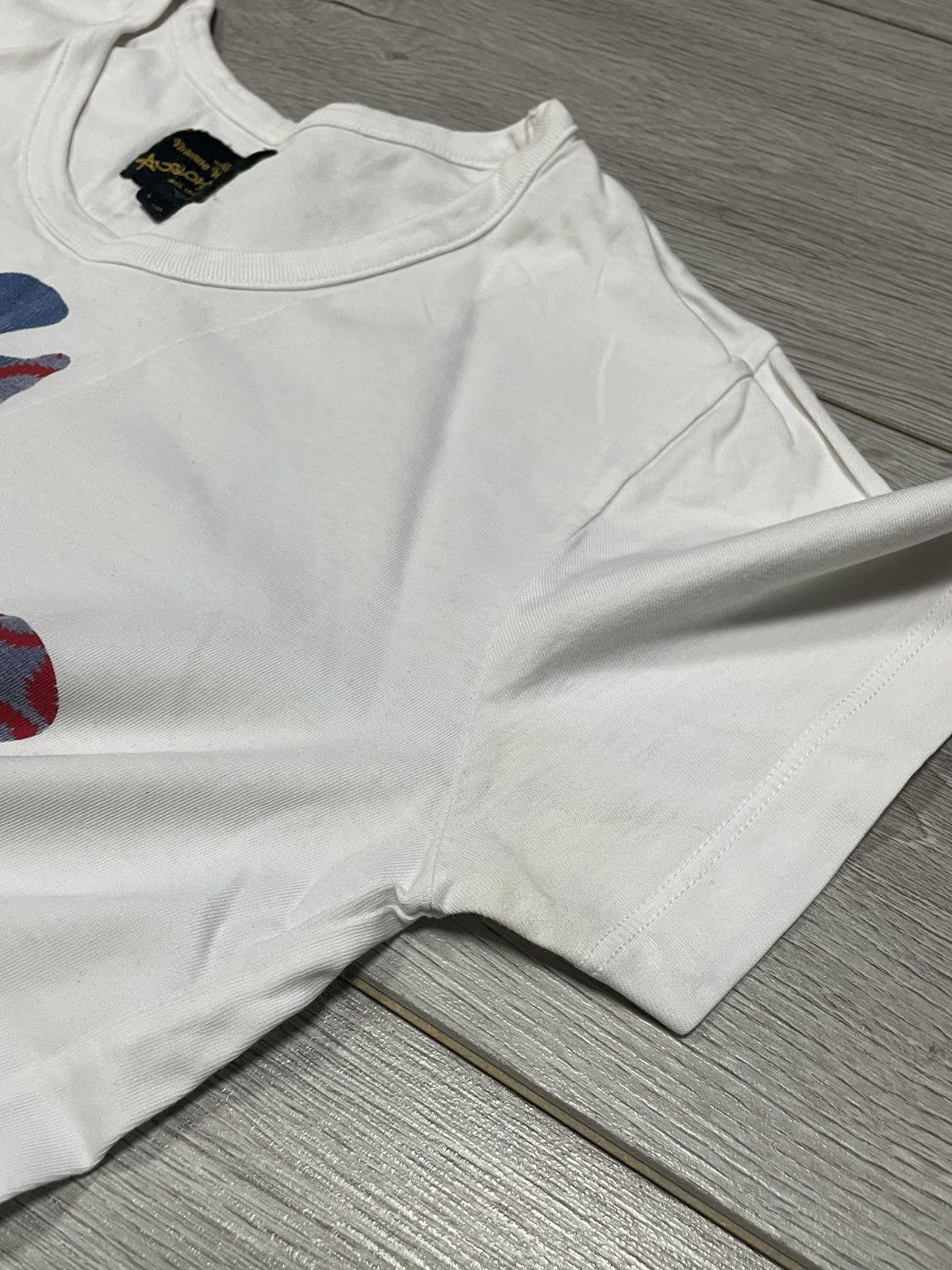 Vivienne Westwood Vivienne Westwood big embossed orb bottle tee shirt Size US XS / EU 42 / 0 - 11 Thumbnail