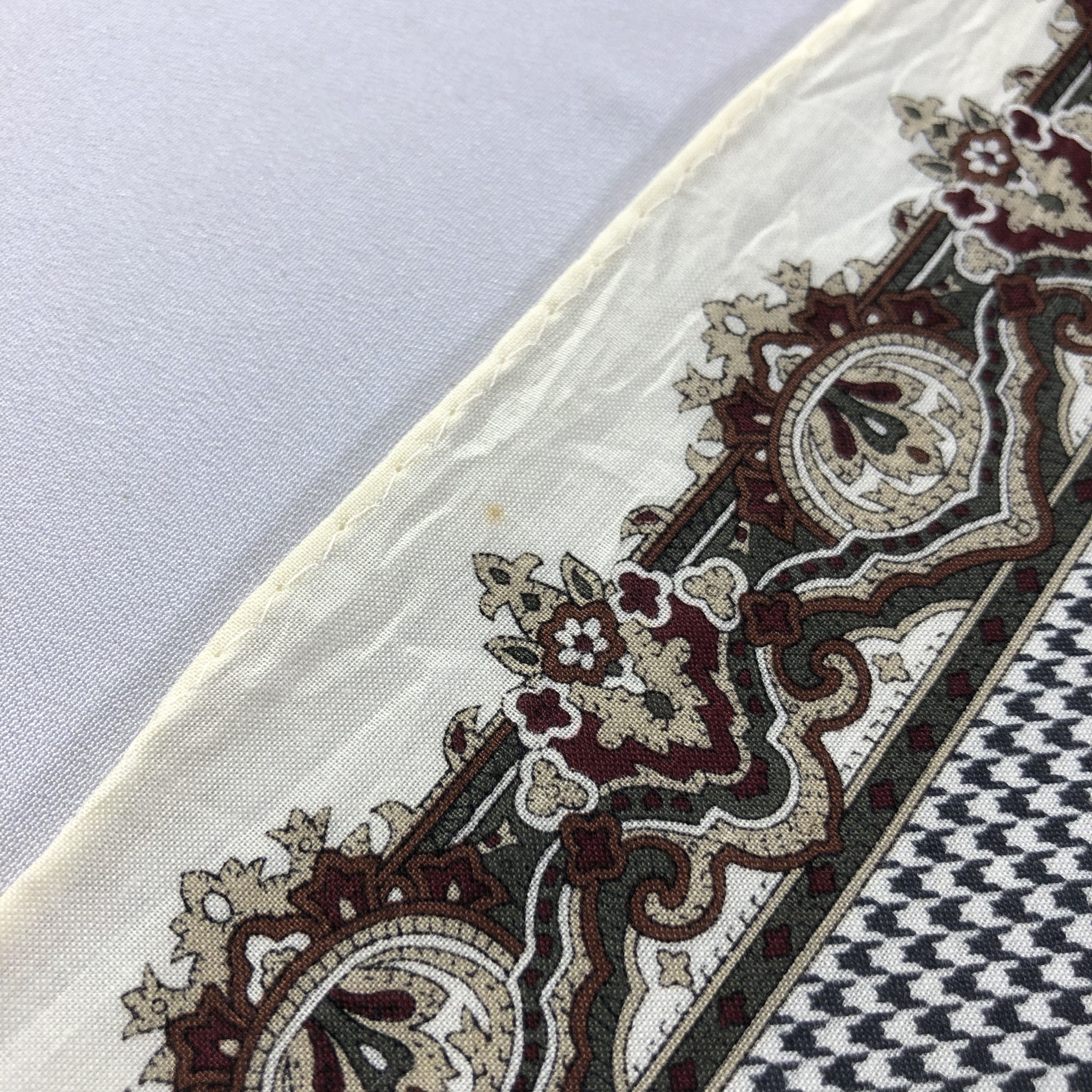 Yves Saint Laurent YSL Paisley Handkerchief Neckerchief Bandana H1766 Size ONE SIZE - 7 Thumbnail