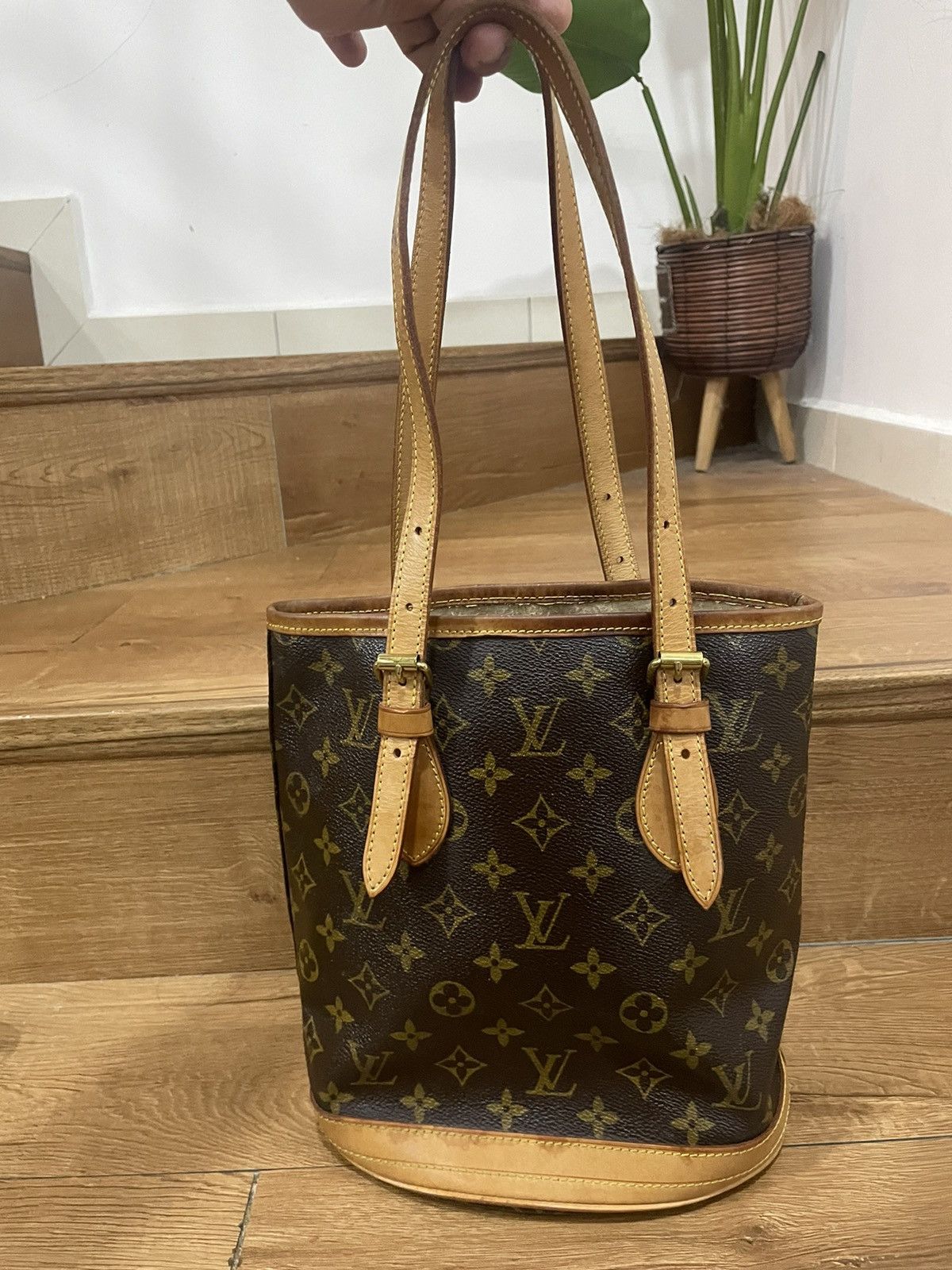 Authentic LOUIS VUITTON Monogram Bucket Bag PM