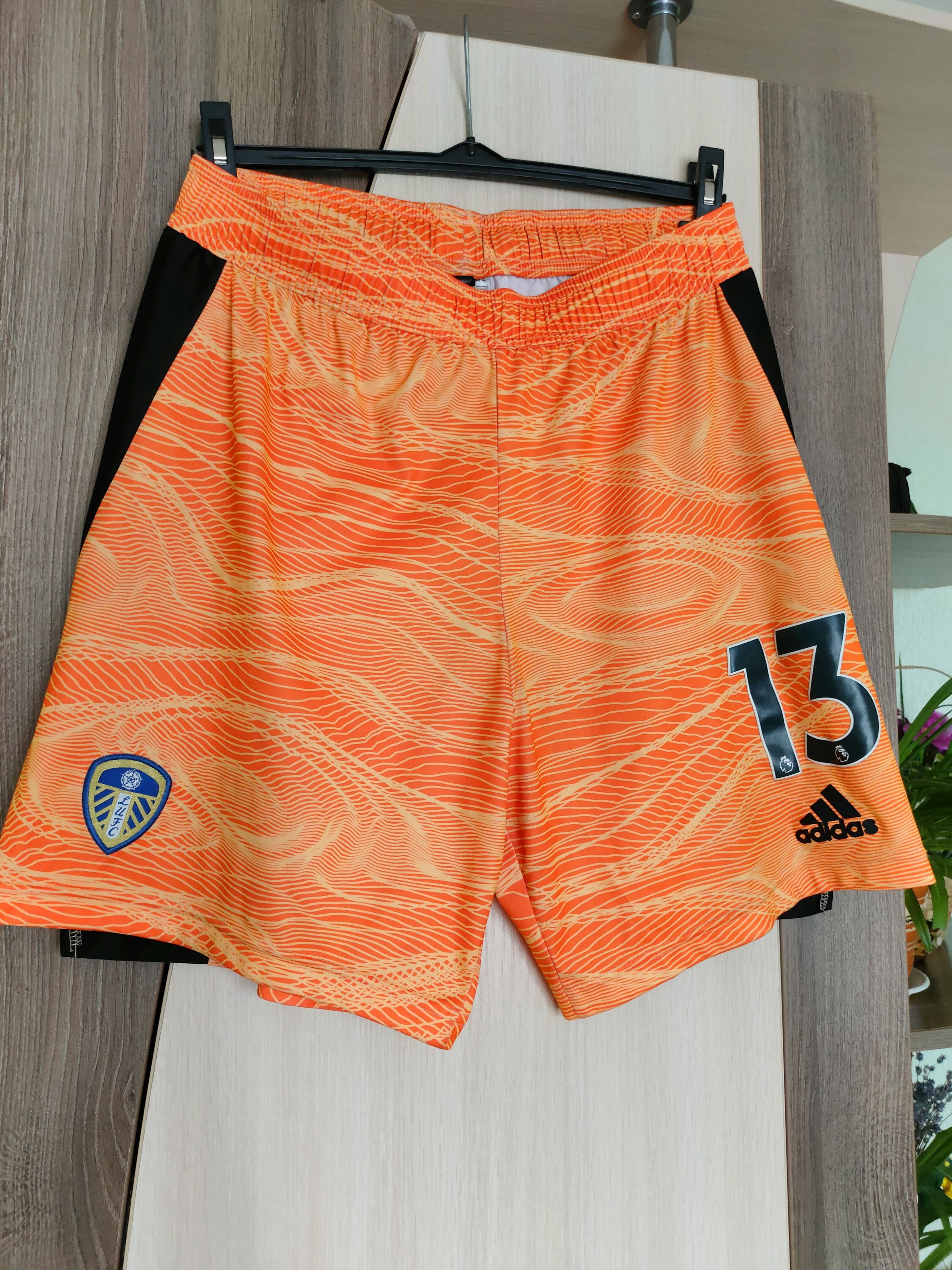 Adidas Adidas Leeds United Kiko Casilla 13 Goalkeeper Shorts M-L Size US 32 / EU 48 - 4 Thumbnail