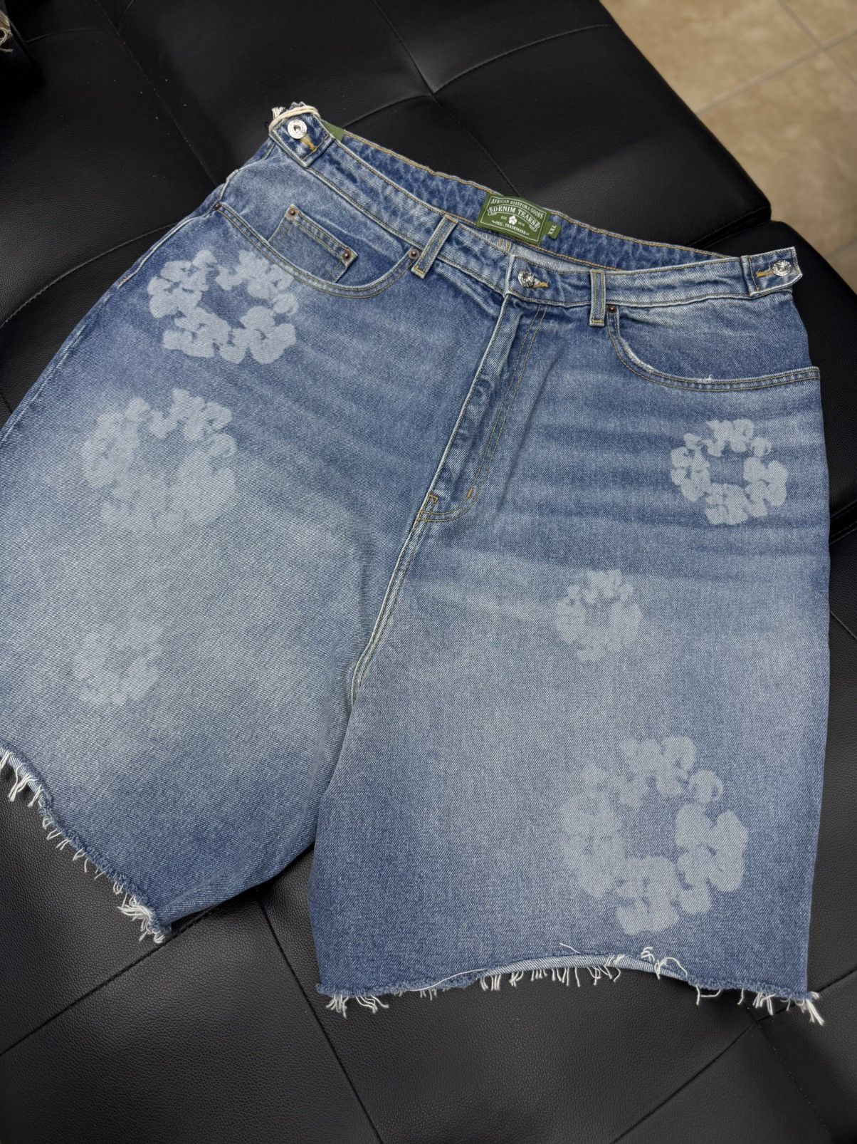 DENIM TEARS Denim Tears Cotton Wreath 2025 Shorts Size XXL Blue (NEW) Size US 38 / EU 54 - 3 Thumbnail
