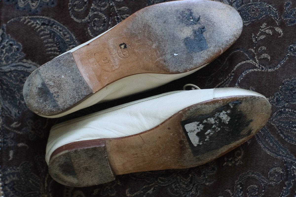 Chanel Chanel Cream & Gold Cap Toe Ballet Flats Size 37 Size US 6.5 / IT 36.5 - 5 Thumbnail