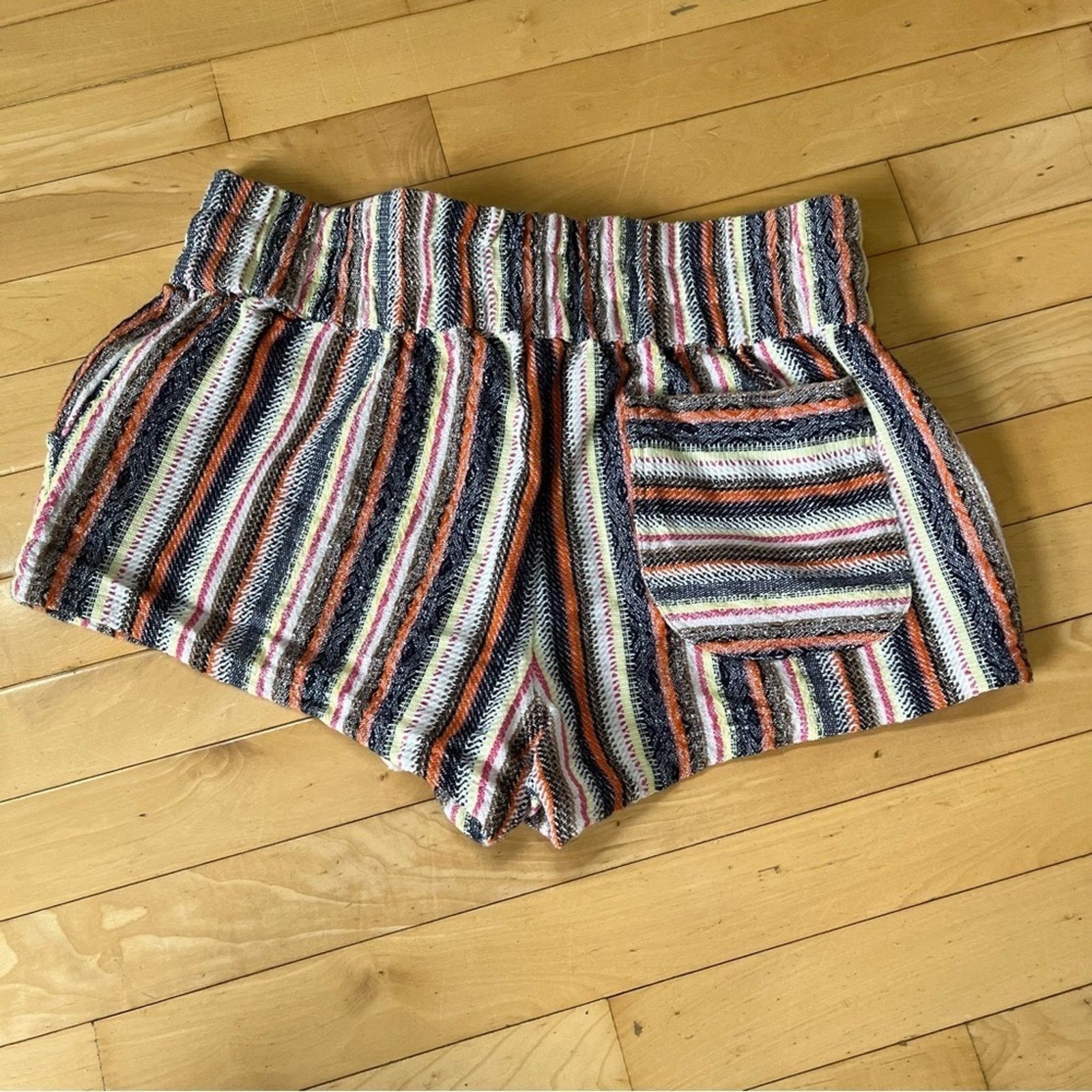Free People Free People Striped Shorts Wide Waistband Size Small Size 25" / US 0 / IT 36 - 2 Thumbnail