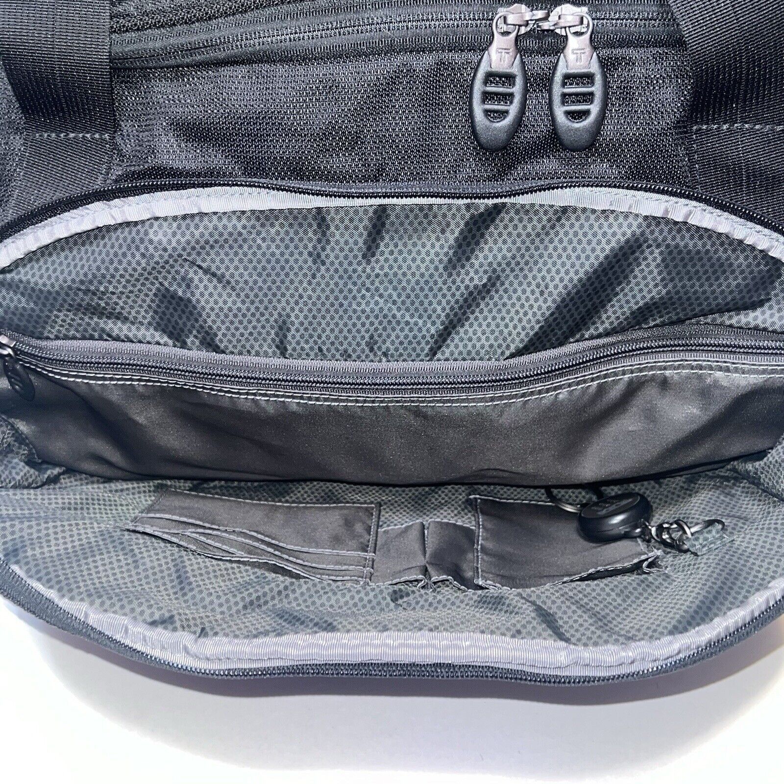 Tumi TUMI Tech Carry On Overnight Duffle Bag #5525D Duffels Black Size ONE SIZE - 9 Thumbnail