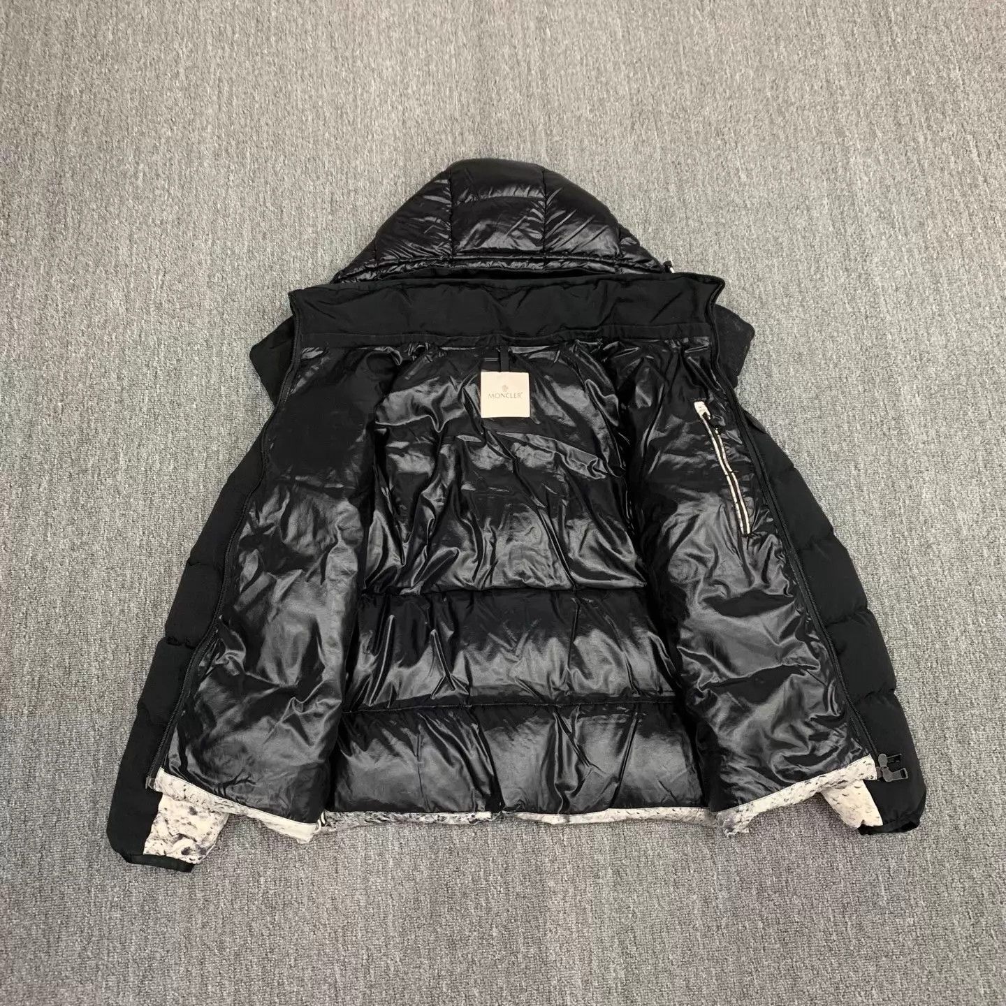 Moncler MONCLER black moon print down jacket US 2 9/10 Size US M / EU 48-50 / 2 - 8 Thumbnail