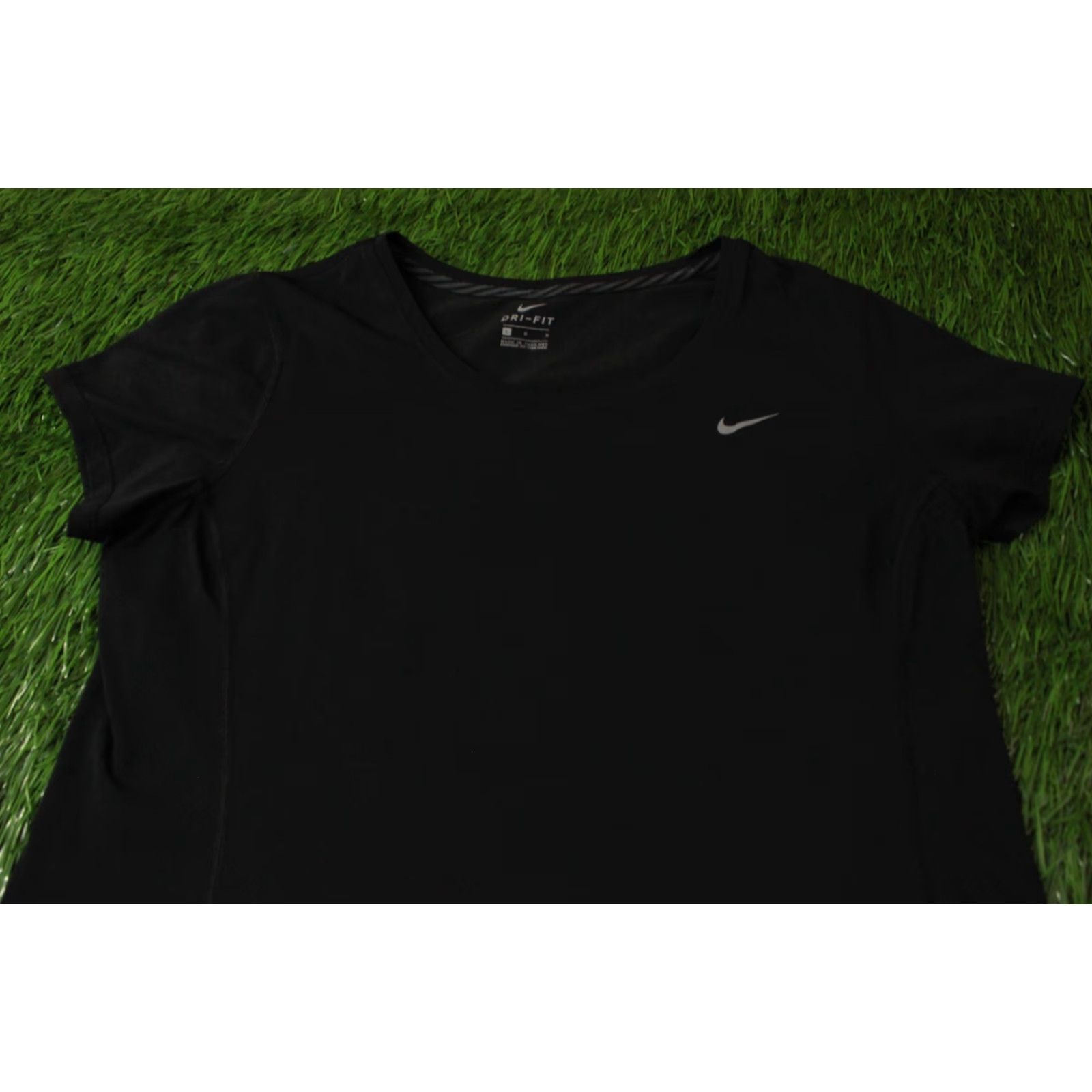 Nike Nike Dri-FIT Shirt Women L Black Run Training Reflective Logo 2016 Nike Brand Jersey Tee Short Sleeve Crew Neck Size L / US 10 / IT 46 - 2 Thumbnail