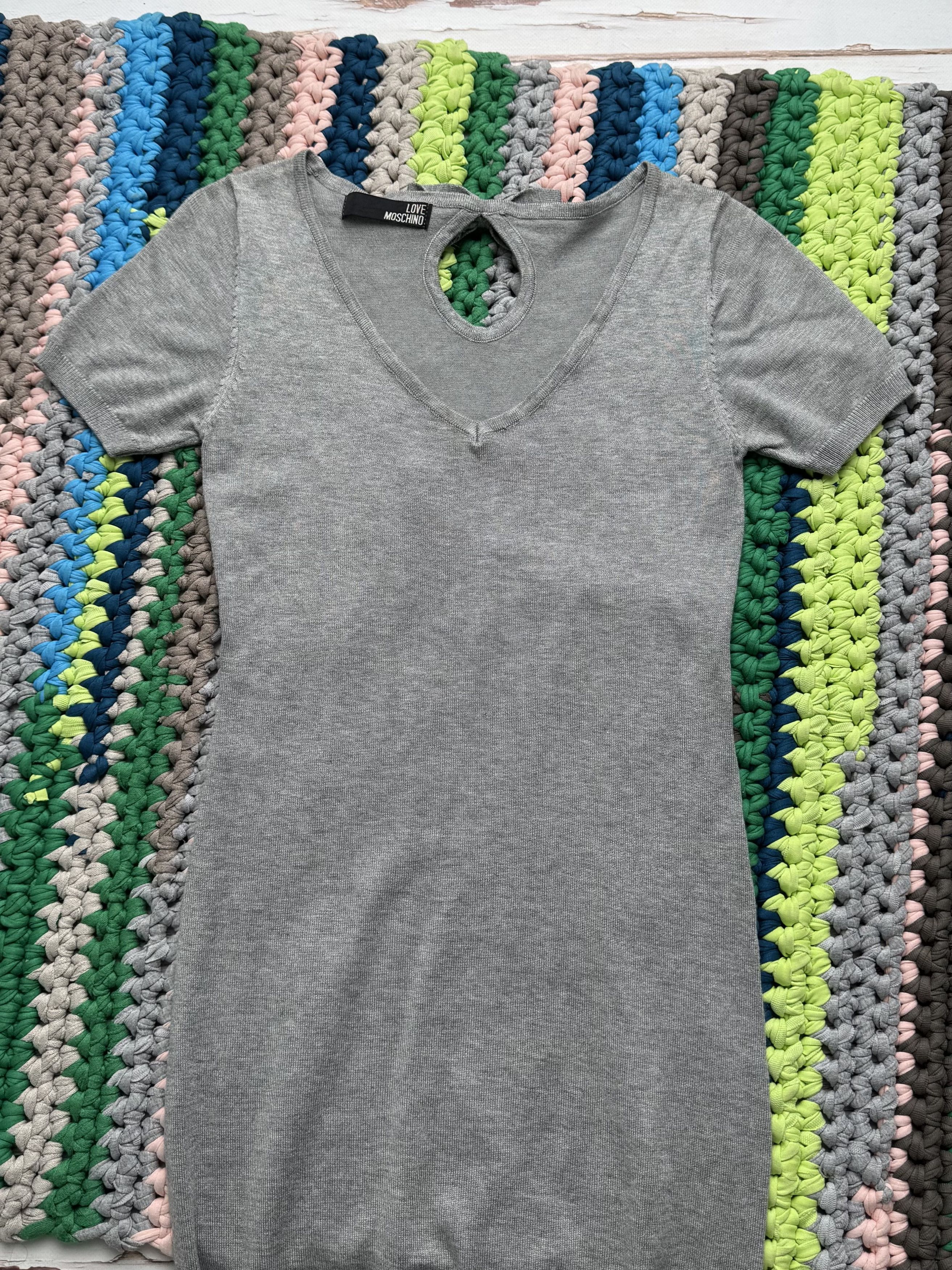 Love Moschino Love Moschino Grey Knit Dress V Neck Bodycon Short Sleeve Size XS / US 0-2 / IT 36-38 - 2 Thumbnail
