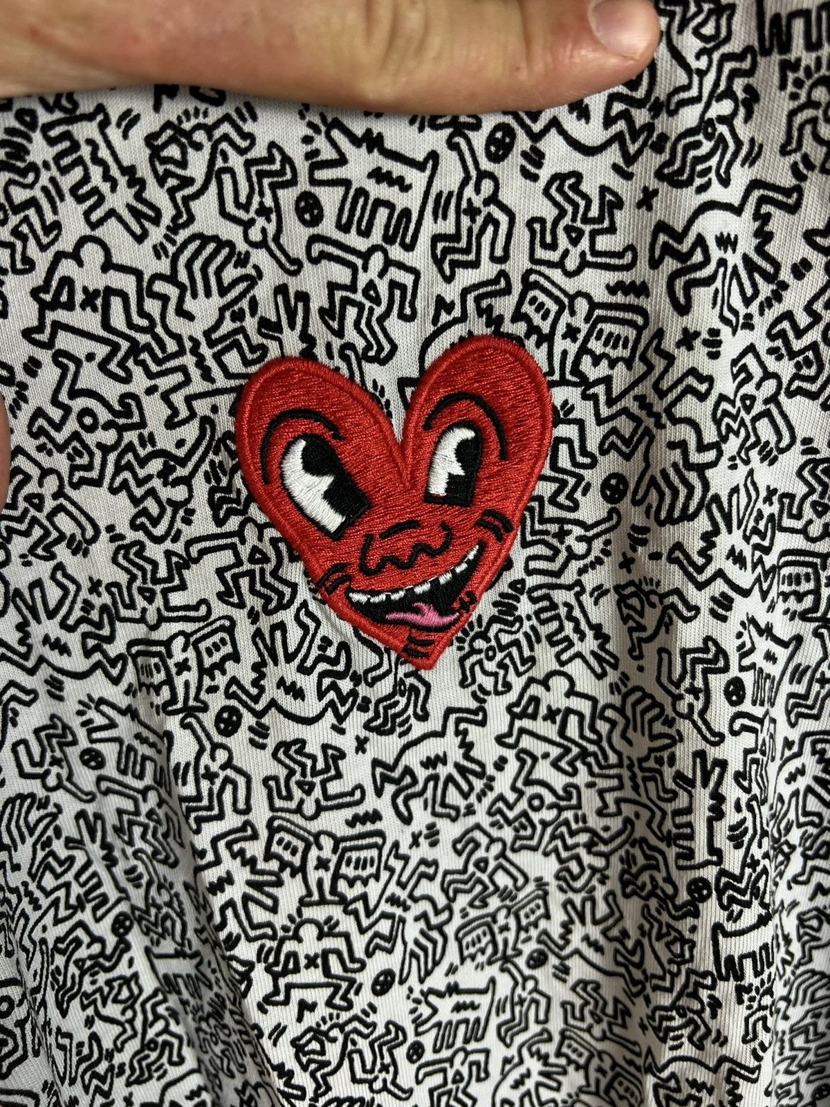 Keith Haring Keith Haring Monogram Designer T-Shirt Embroidered Heart Tee Size US L / EU 52-54 / 3 - 3 Thumbnail