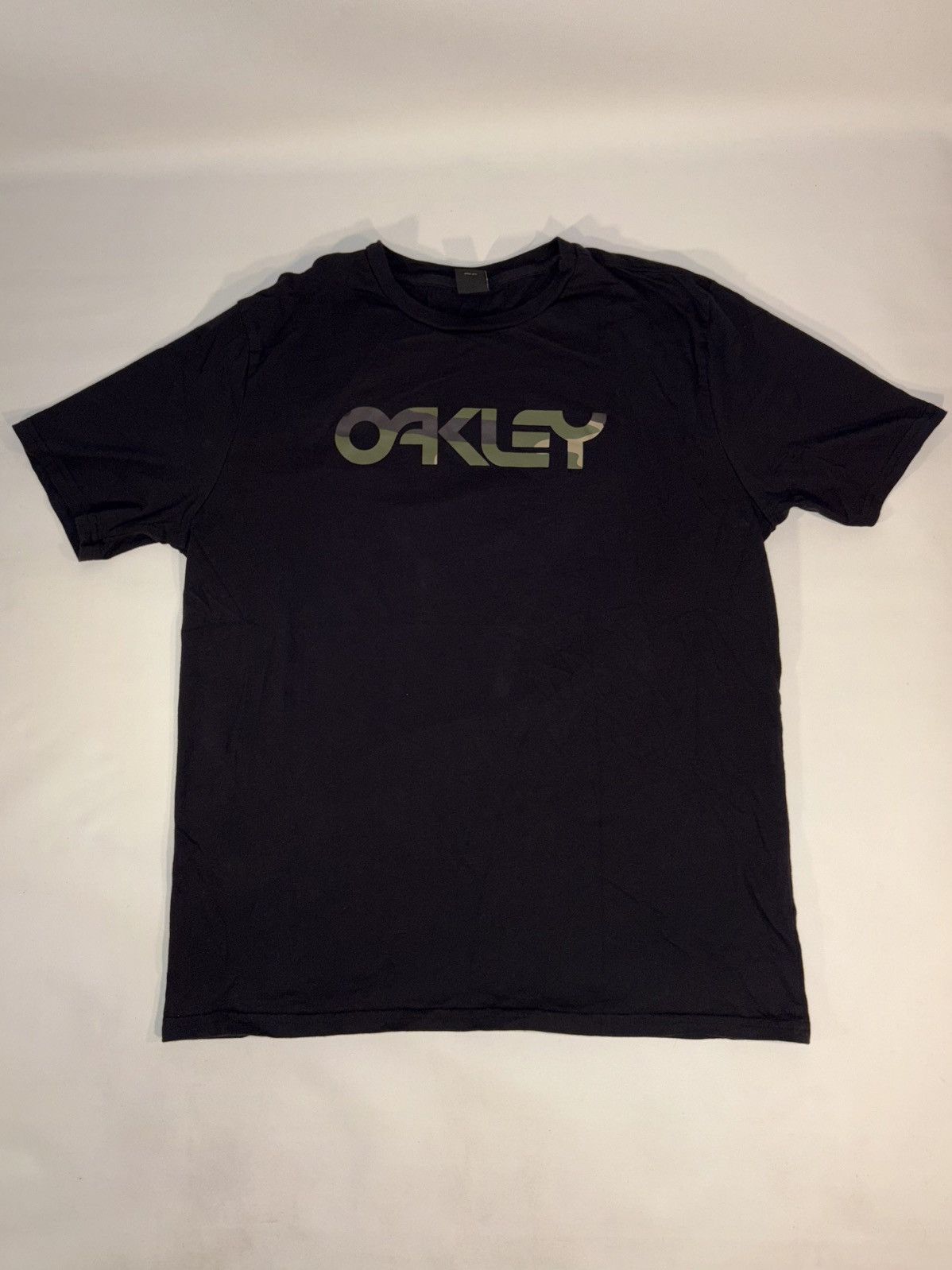 Oakley Vintage Y2K Oakley Camo Black Short Sleeve Graphic T-Shirt Size US XXL / EU 58 / 5 - 1 Thumbnail