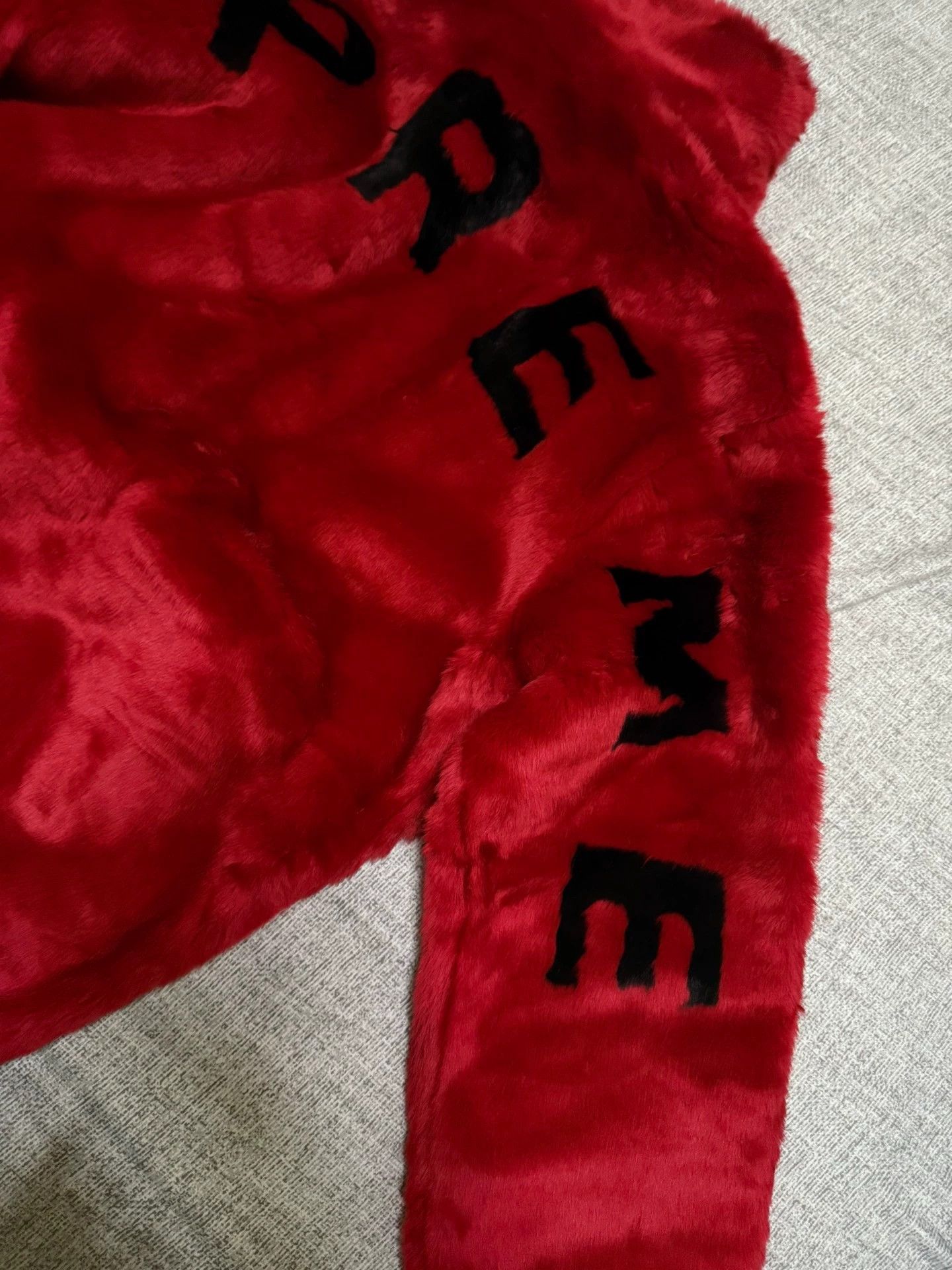 Supreme Supreme 17SS Faux Fur Bomber L Back Big Logo New Rare Size US L / EU 52-54 / 3 - 4 Thumbnail