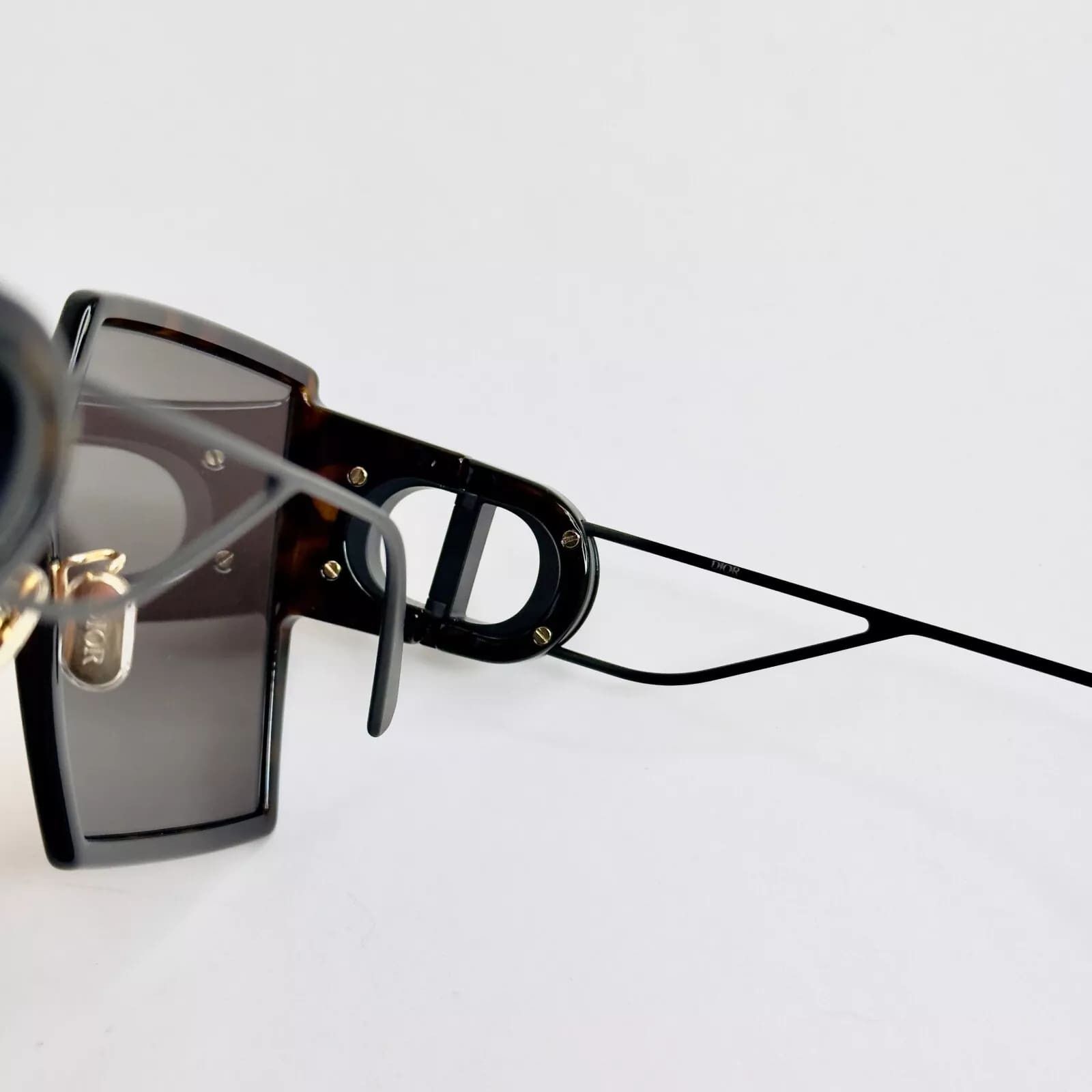 CHRISTIAN DIOR MONTAIGNE 30Montaigne SU Sunglass CD40030U