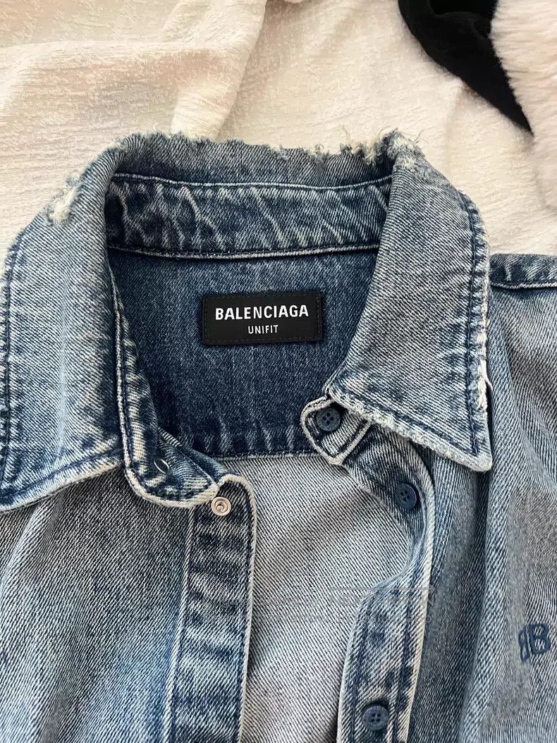Balenciaga Balenciaga Embroidered Distressed Frayed Denim Shirt Size US S / EU 44-46 / 1 - 3 Thumbnail