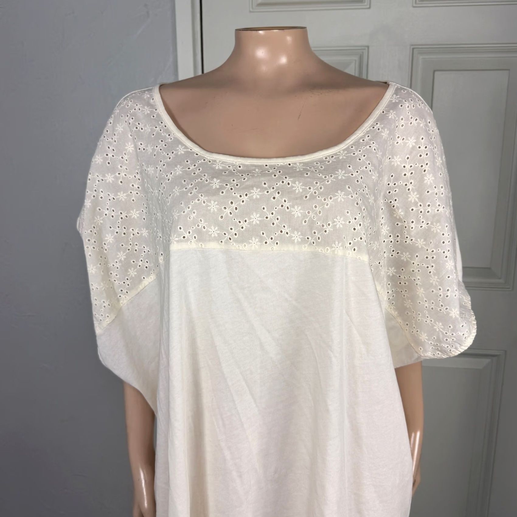 Torrid Torrid Women's Shirt Top 4X Eyelet Scoop neck Casual Cotton Boho Relaxed S3 Cream Solid Knit Basic Short Sleeve Pullover Machine Washable Vintage No Size XXL / US 16-18 / IT 52-54 - 2 Thumbnail